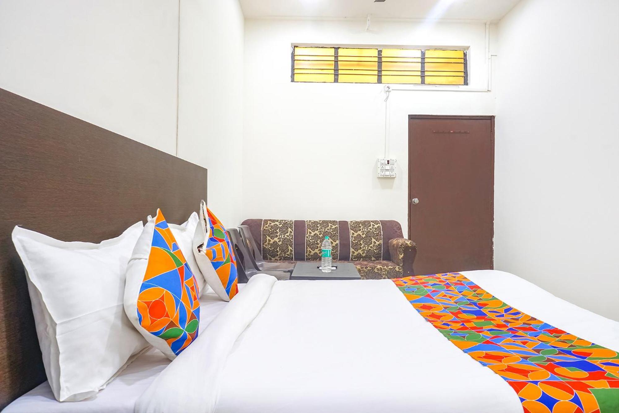 Fabhotel Om Sai - Nr Railway Station 3*