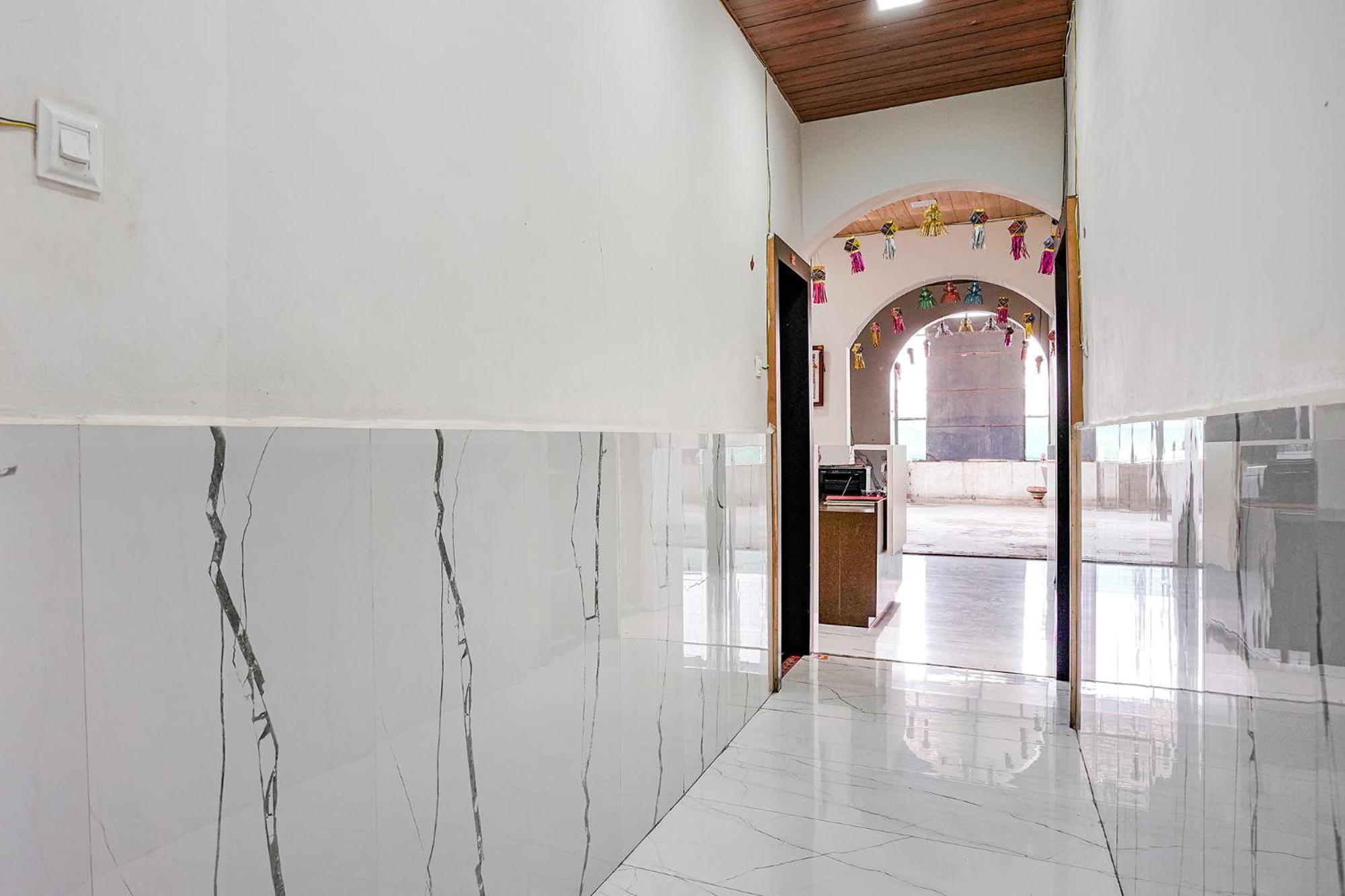 Hotel Fabexpress Sai I - Nr Railway Station Nashik