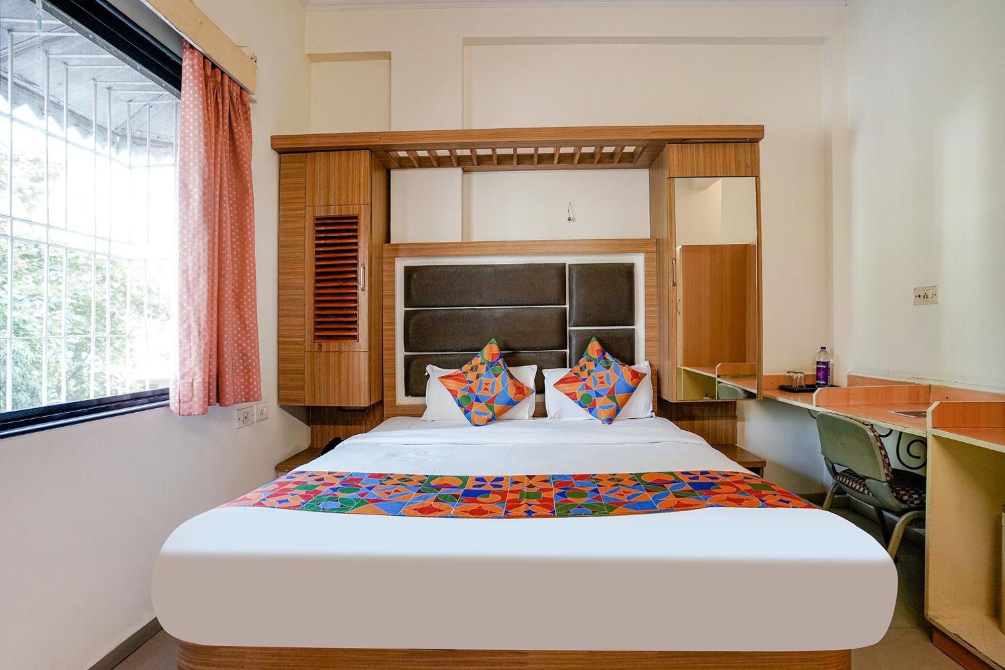 Hotel Fabexpress Shanti - Nr Vijay Mamta Theatre, Road Nashik