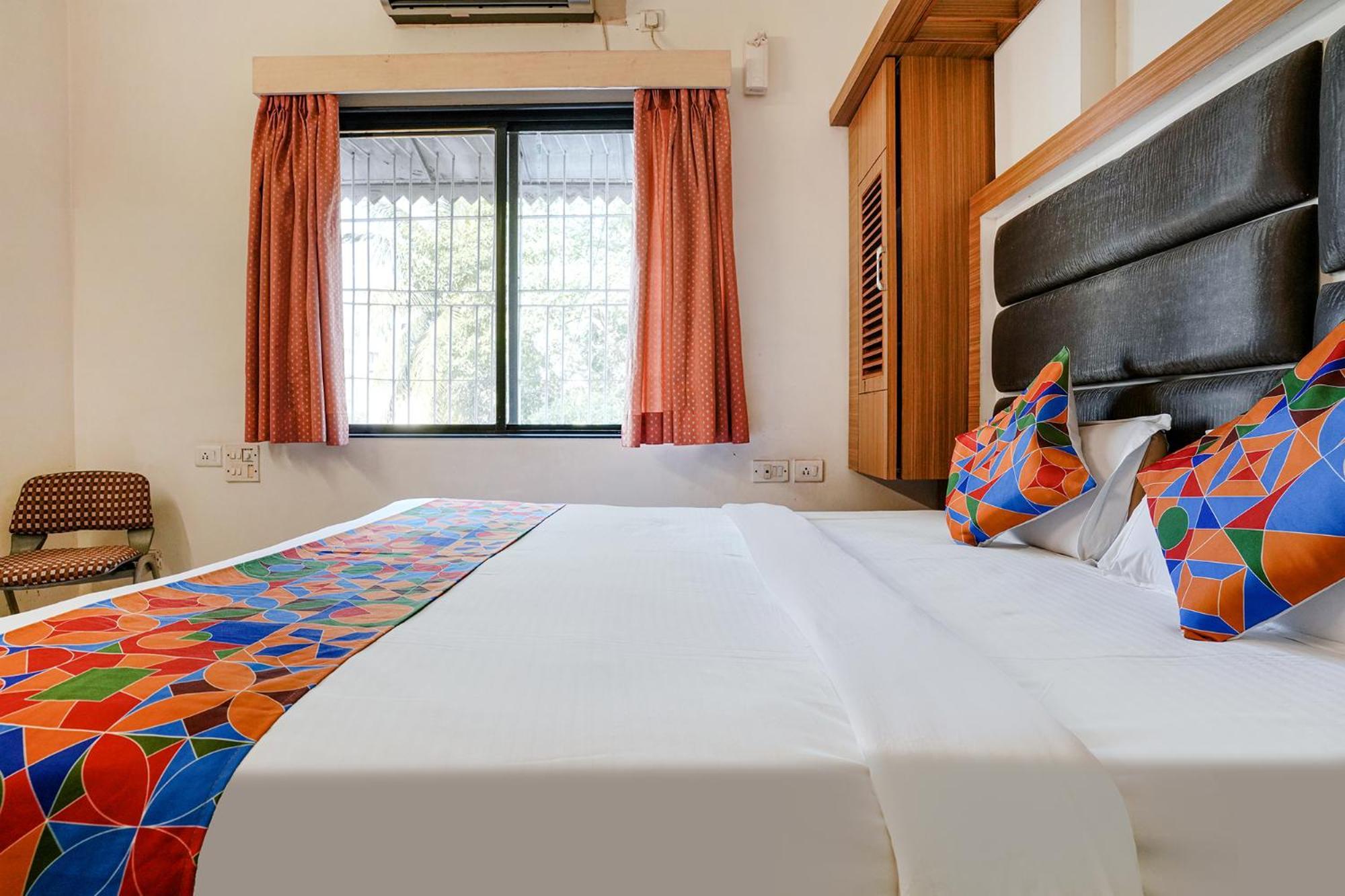 Hotel Fabexpress Shanti - Nr Vijay Mamta Theatre, Road