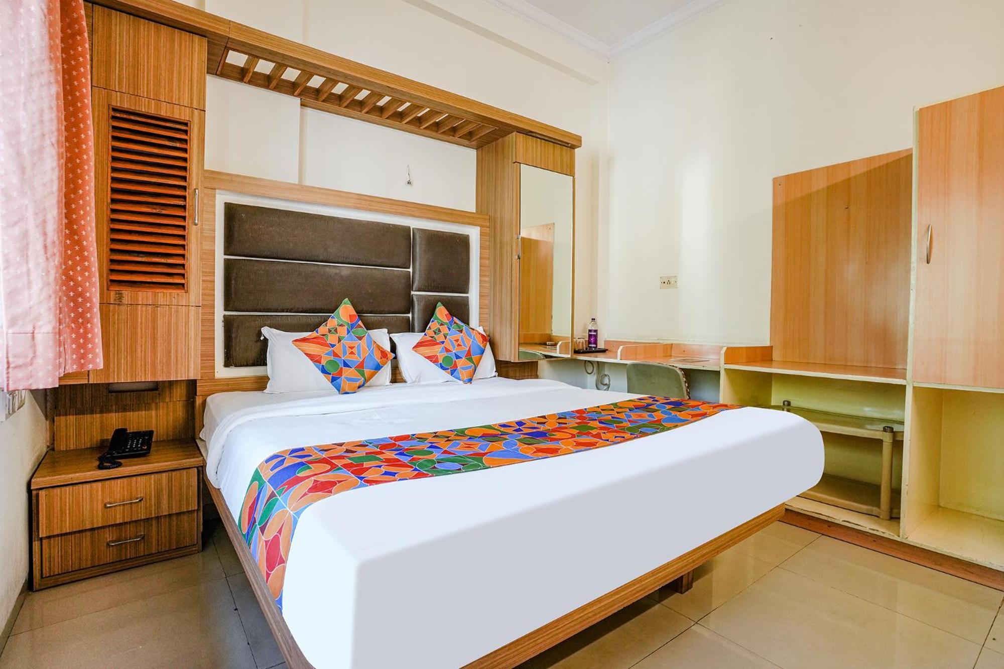 Fabexpress Shanti - Nr Vijay Mamta Theatre, Road