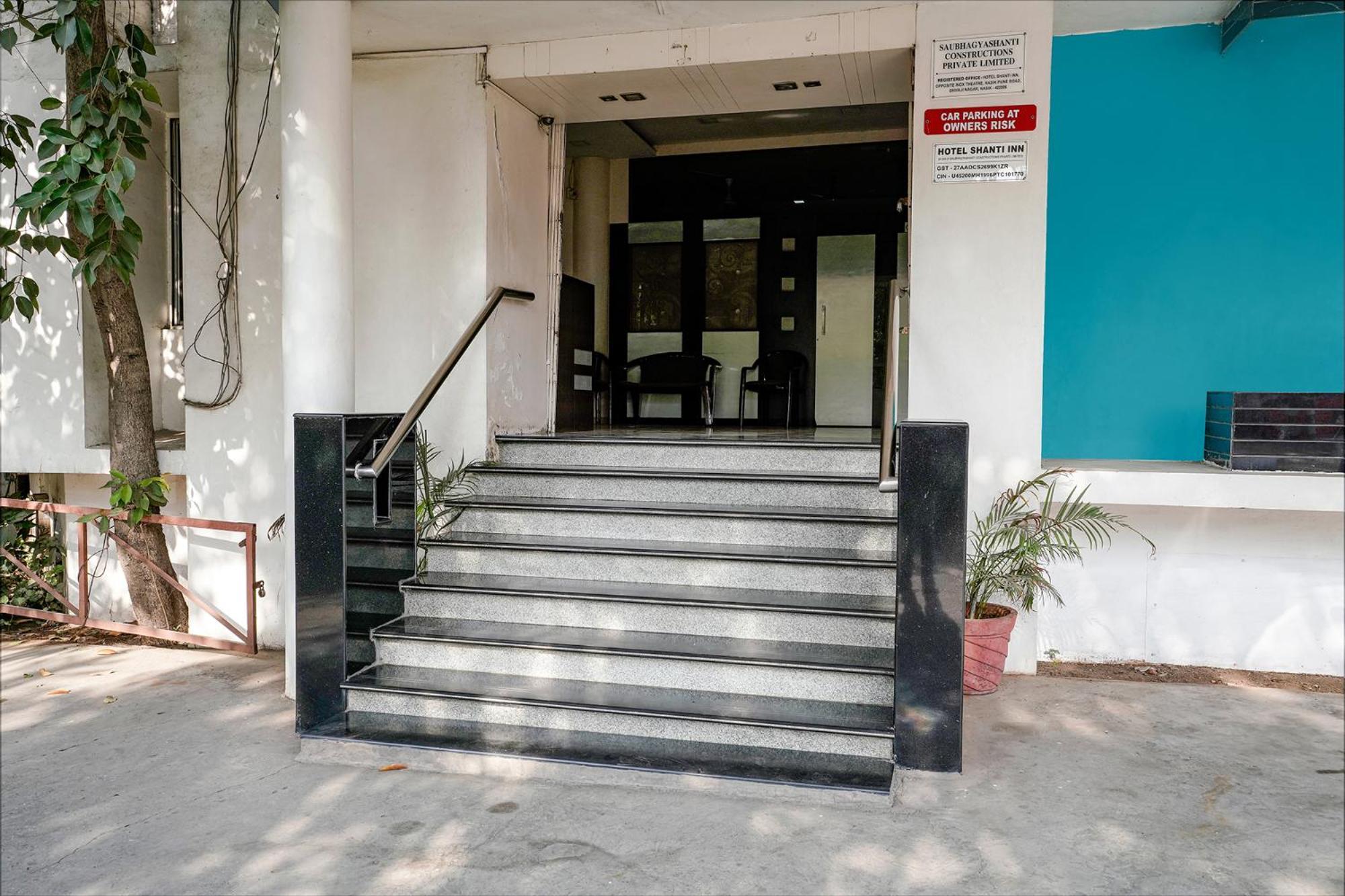 Fabexpress Shanti - Nr Vijay Mamta Theatre, Road Hotel 3*