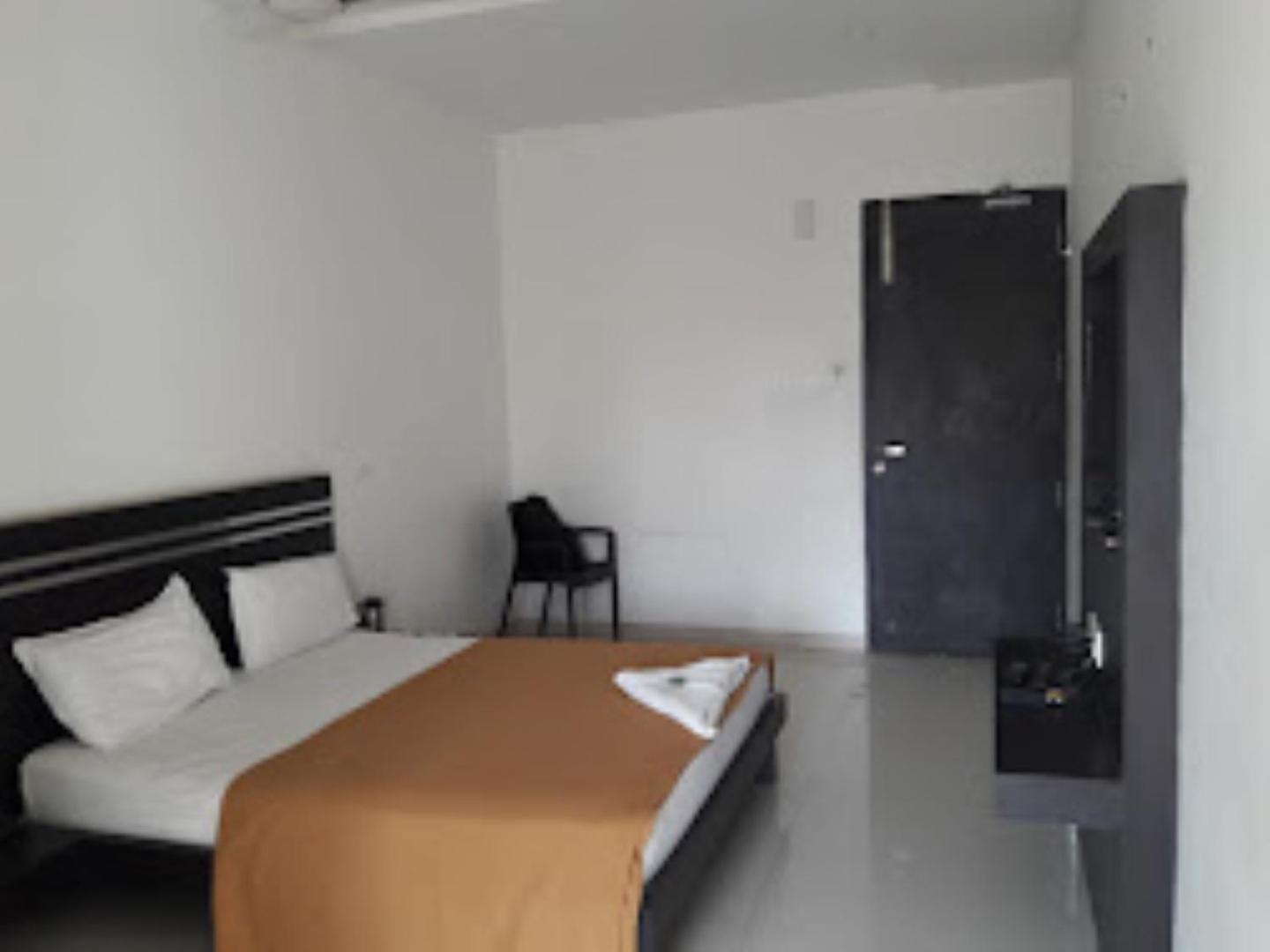 Hotel Panchavad Pride , 2*