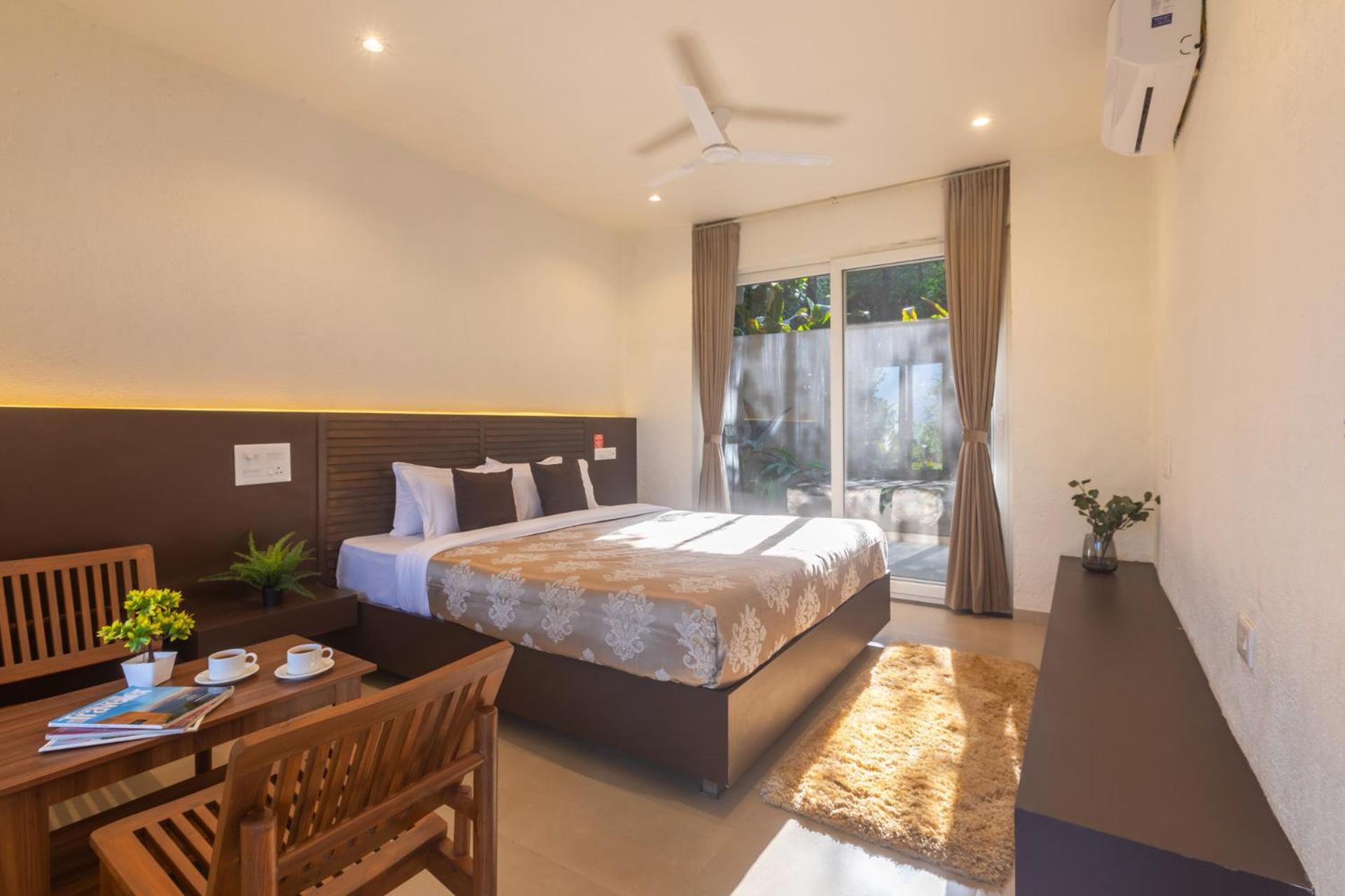 Villa Stayvista's Watermark - Hillside Lakeview Retreat With Infinity Pool, Garden & Terrace - Near Nashik's Vineyard Haven