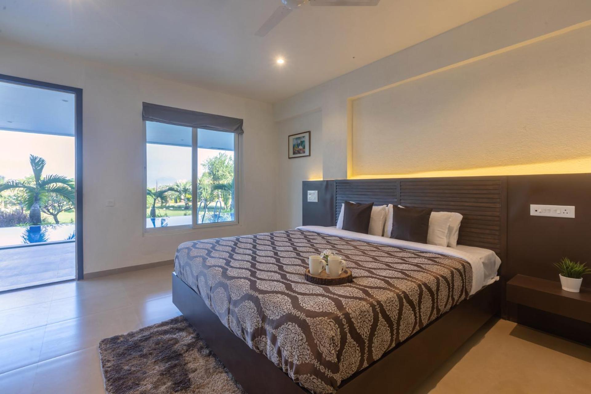 Stayvista's Watermark - Hillside Lakeview Retreat With Infinity Pool, Garden & Terrace - Near Nashik's Vineyard Haven