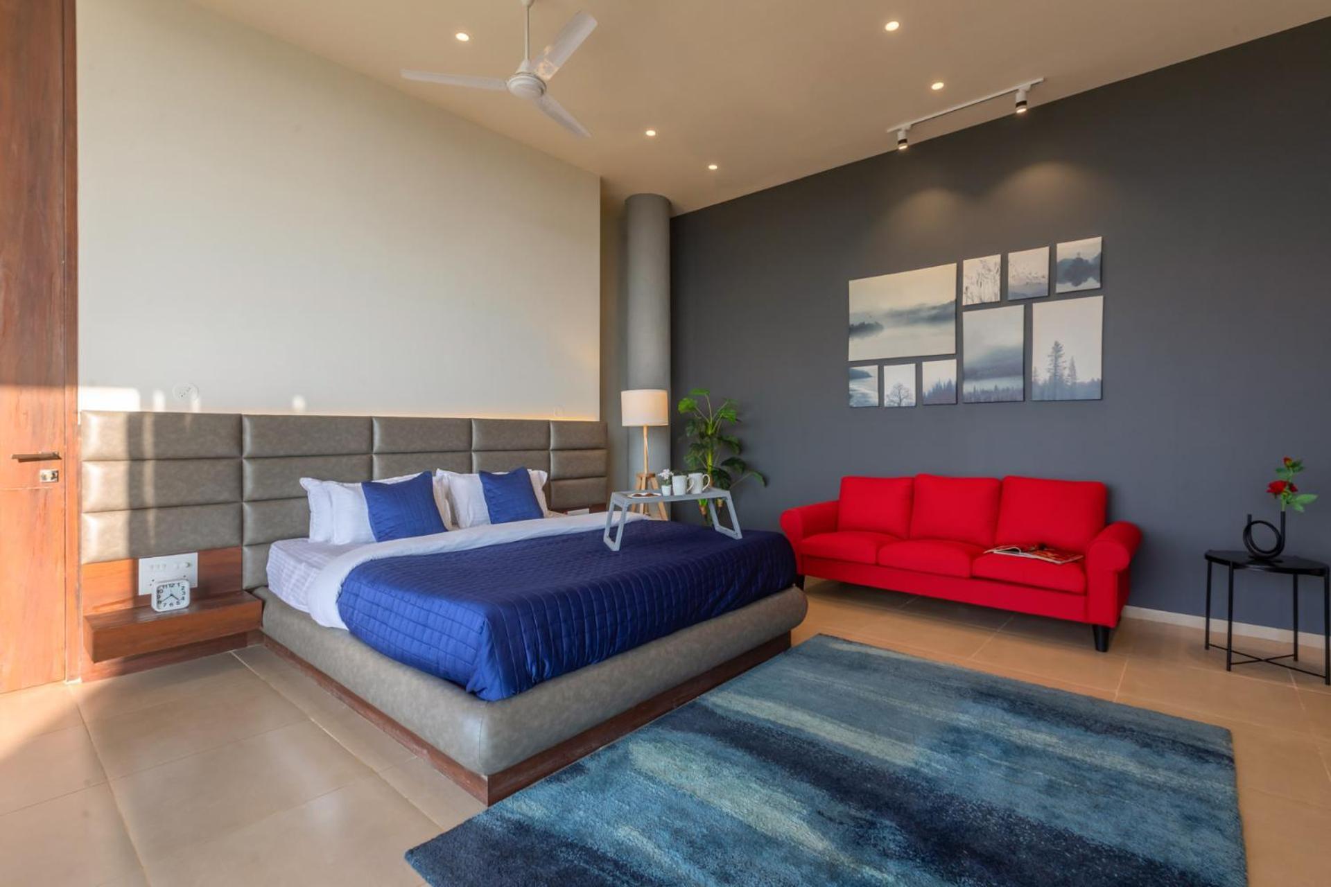 Stayvista's Watermark - Hillside Lakeview Retreat With Infinity Pool, Garden & Terrace - Near Nashik's Vineyard Haven Villa
