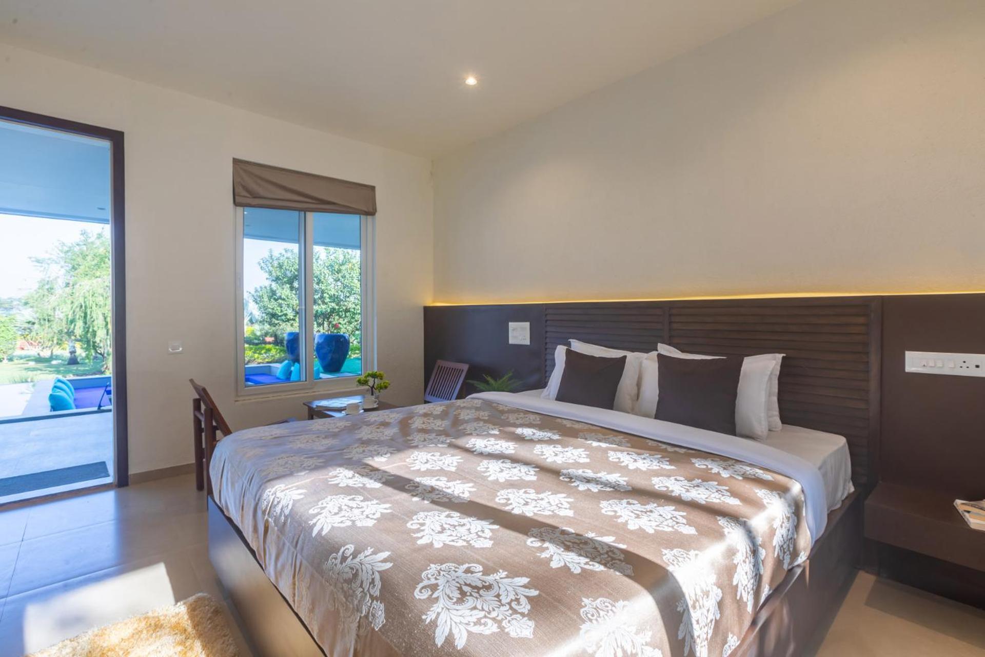 Stayvista's Watermark - Hillside Lakeview Retreat With Infinity Pool, Garden & Terrace - Near Nashik's Vineyard Haven *