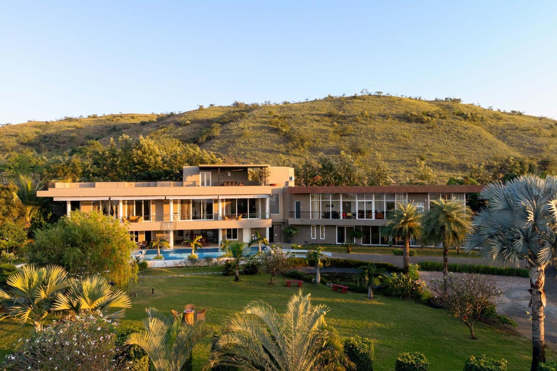 Stayvista's Watermark - Hillside Lakeview Retreat With Infinity Pool, Garden & Terrace - Near Nashik's Vineyard Haven Nashik