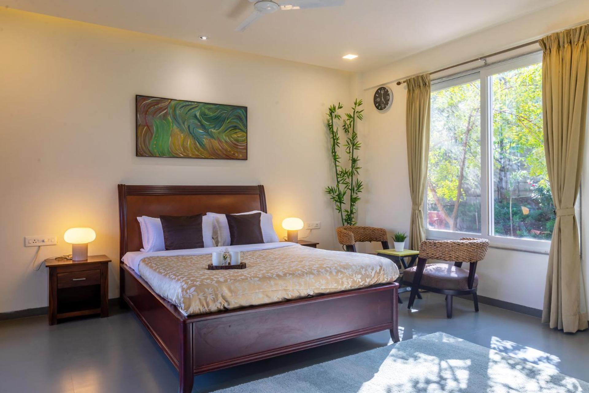 Stayvista's Watermark - Hillside Lakeview Retreat With Infinity Pool, Garden & Terrace - Near Nashik's Vineyard Haven * Nashik