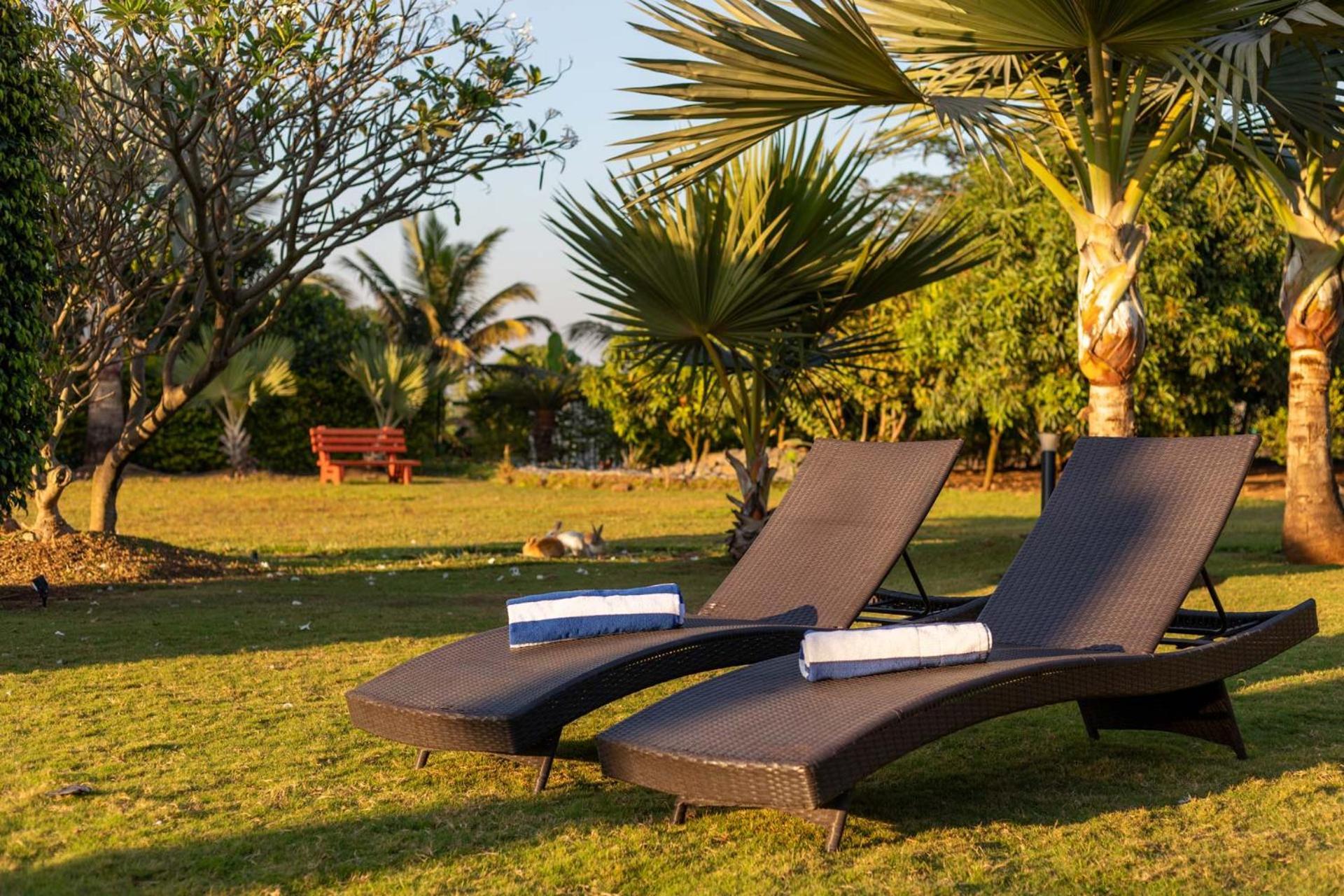 Stayvista's Watermark - Hillside Lakeview Retreat With Infinity Pool, Garden & Terrace - Near Nashik's Vineyard Haven Nashik