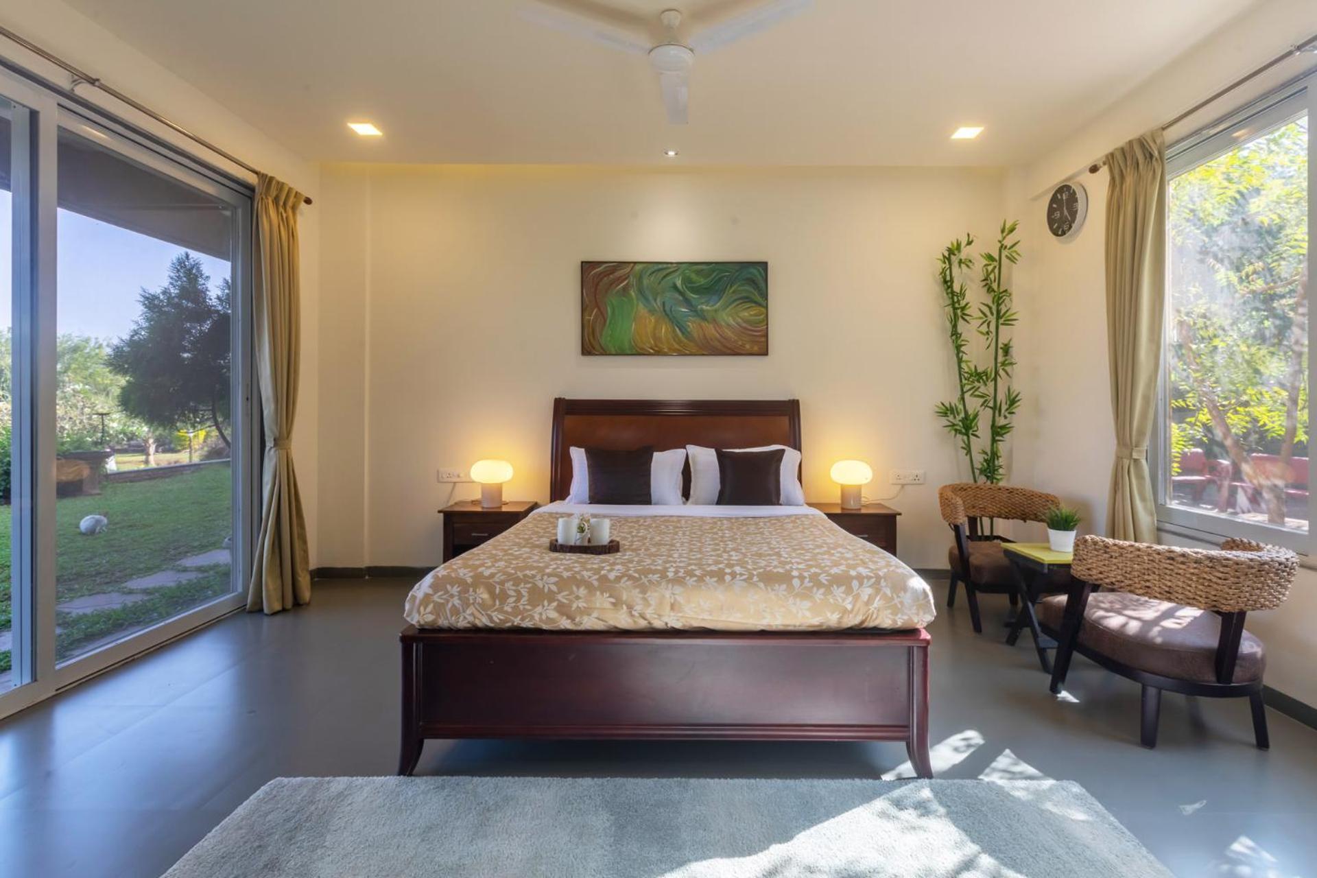 Stayvista's Watermark - Hillside Lakeview Retreat With Infinity Pool, Garden & Terrace - Near Nashik's Vineyard Haven * Nashik