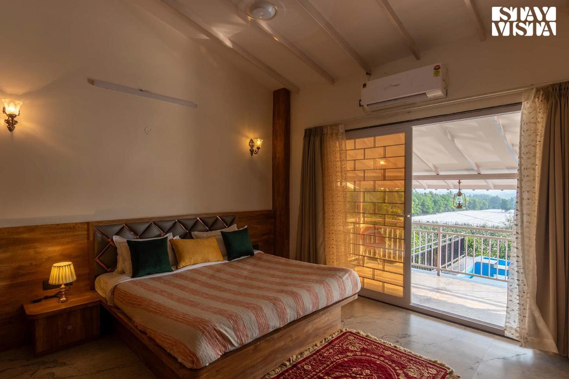 Stayvista's Harvest Haven - Pool-view With Deck & Machan Near Sula Nashik