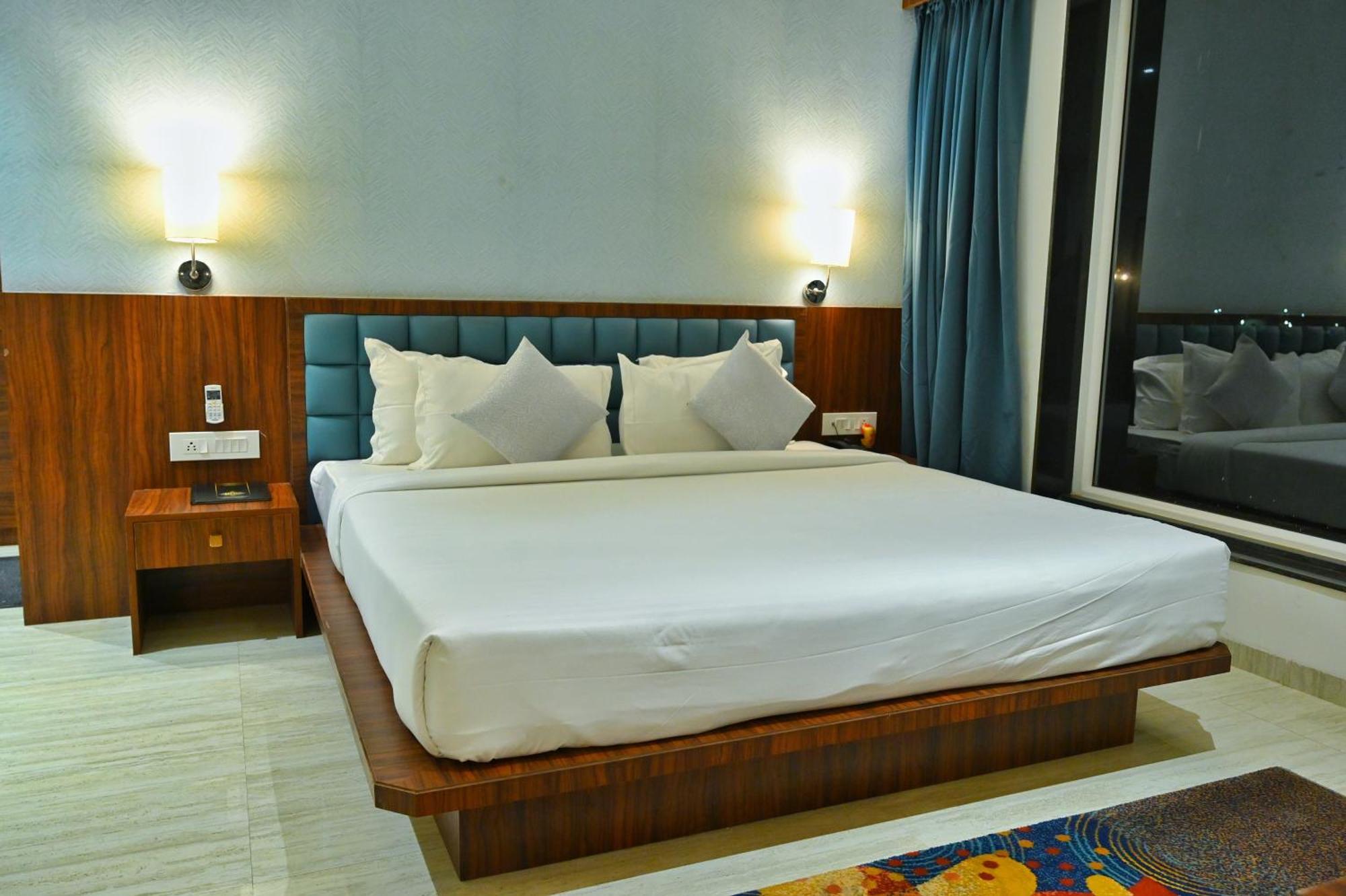 Hotel The One