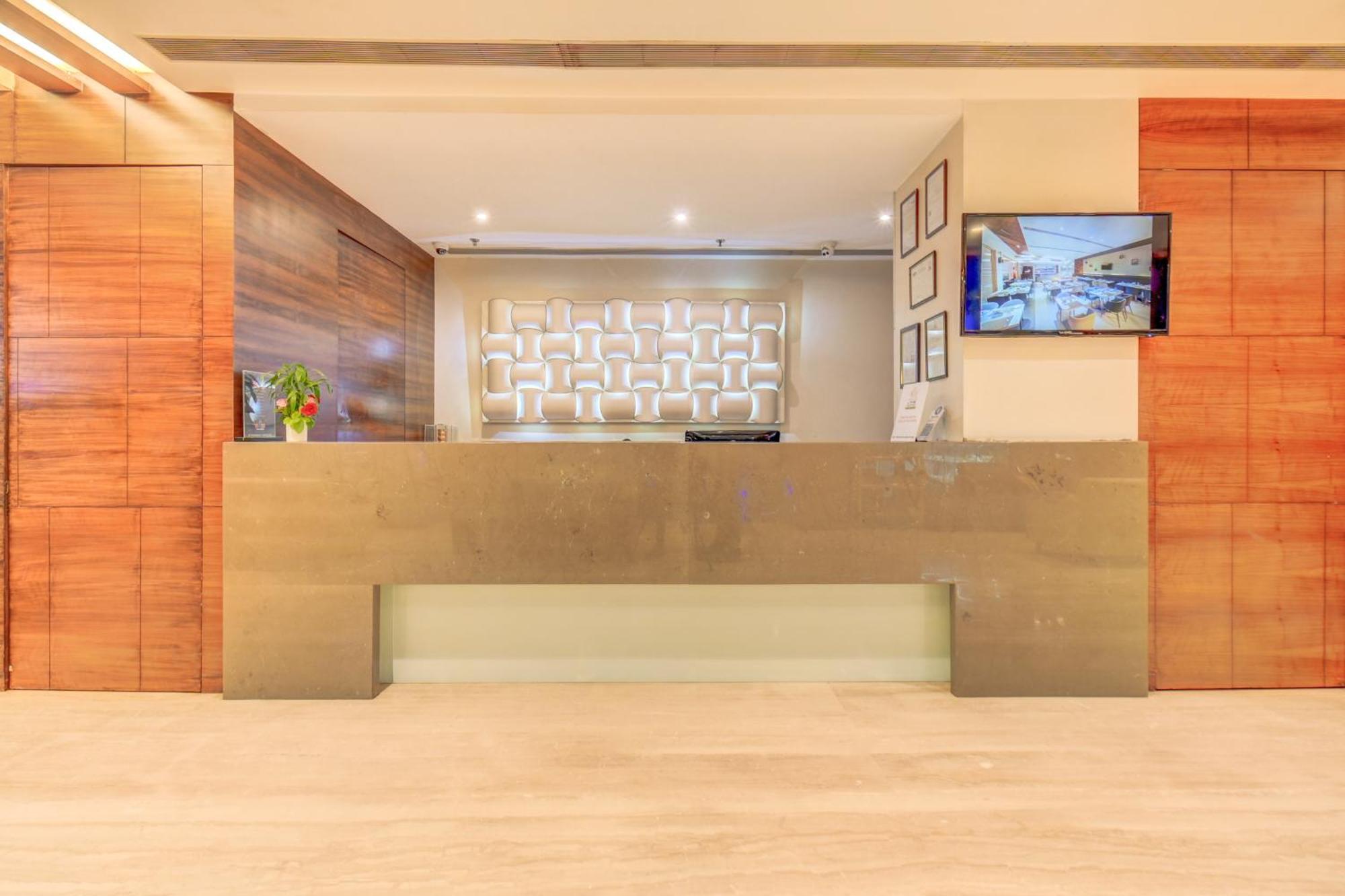 The Ssk Solitaire & Banquets Hotel 3*