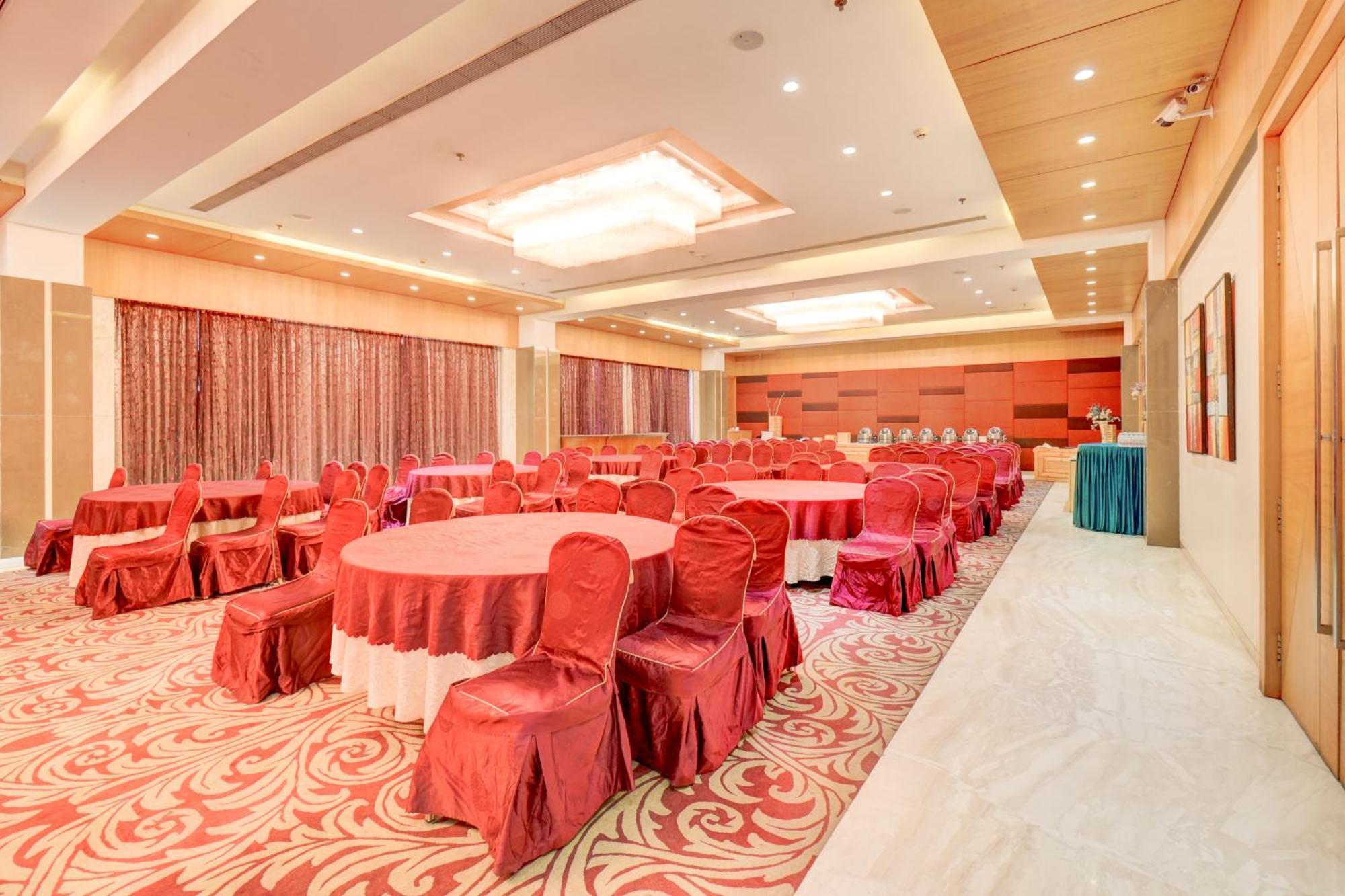 The Ssk Solitaire & Banquets Hotel 3*