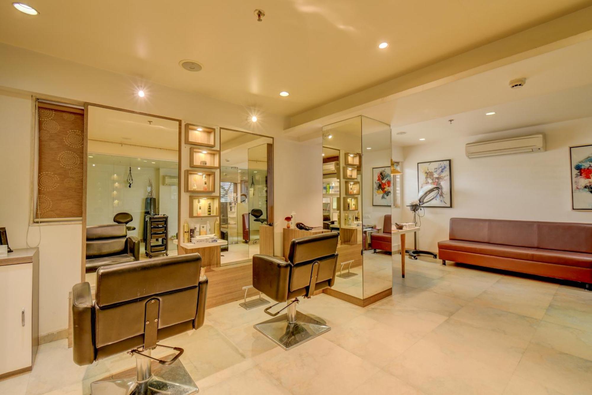 Hotel The Ssk Solitaire & Banquets