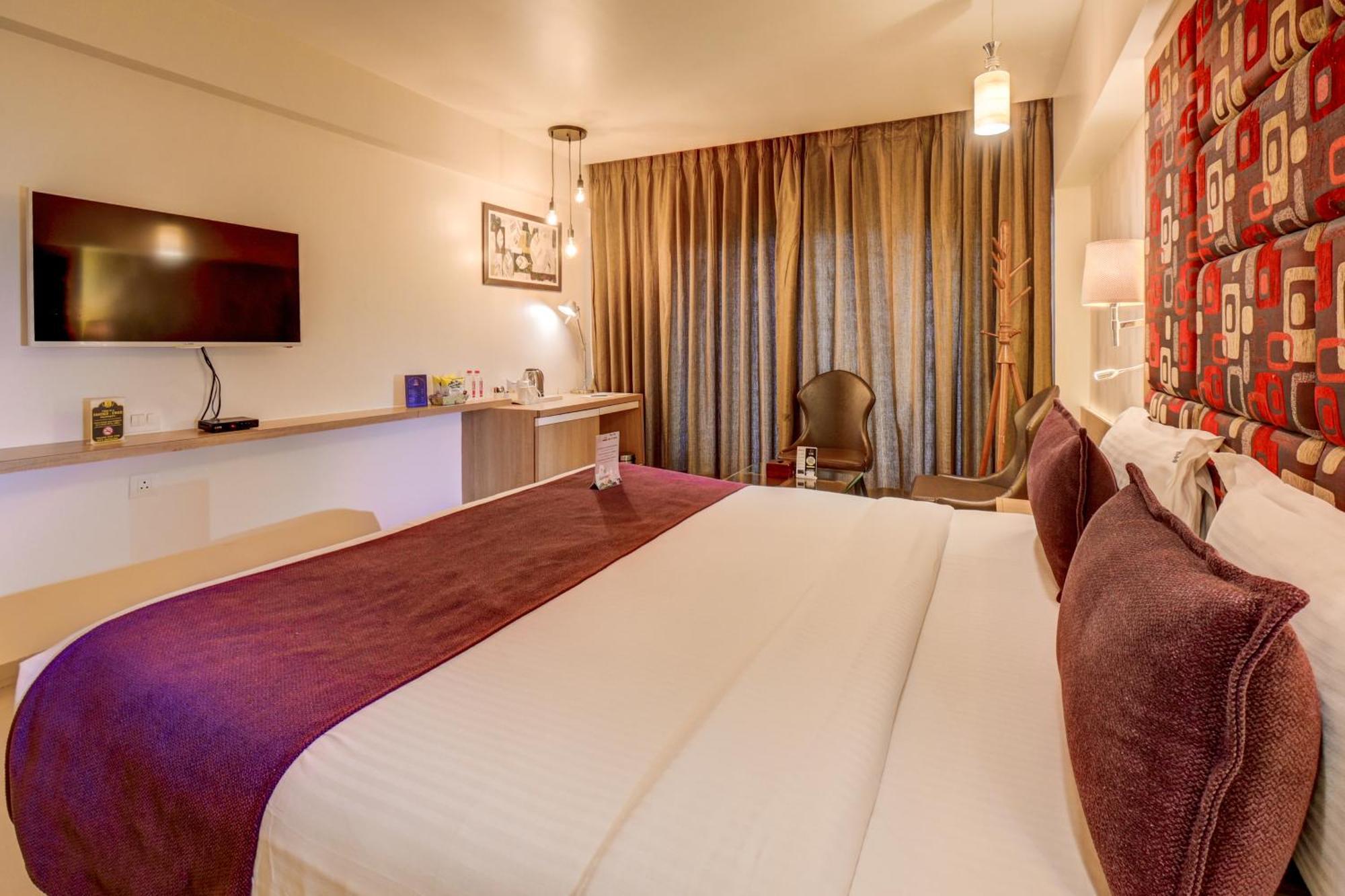 The Ssk Solitaire & Banquets Hotel 3*
