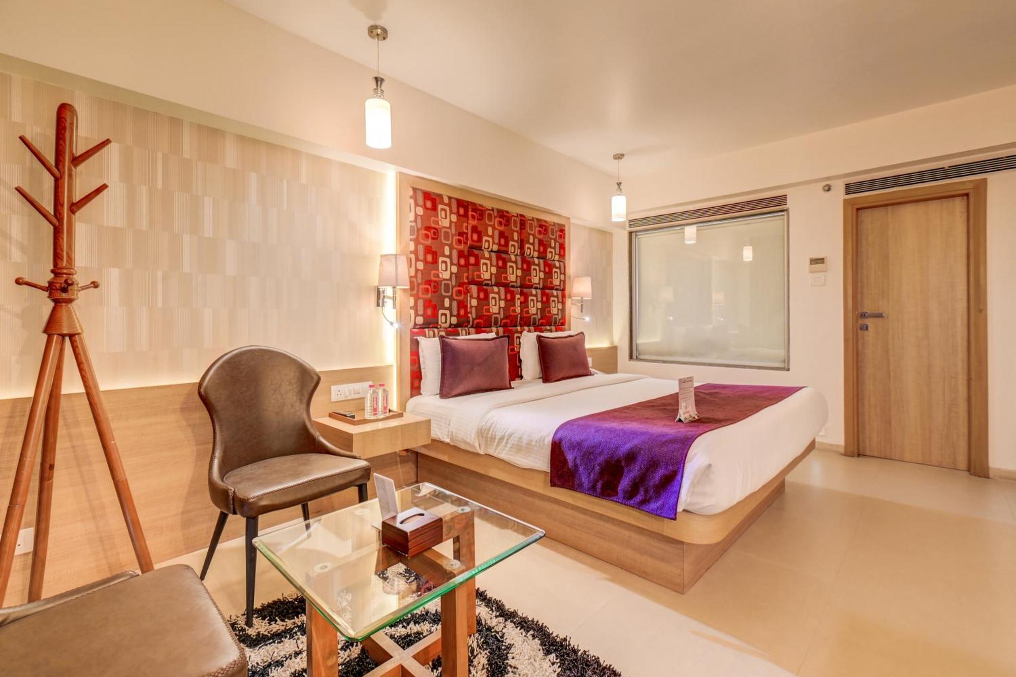The Ssk Solitaire & Banquets Hotel 3*