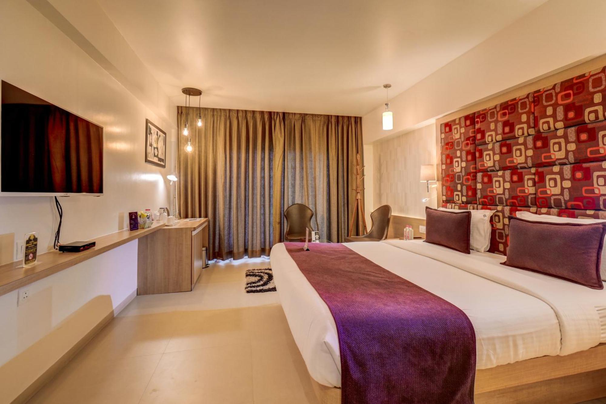 The Ssk Solitaire & Banquets Hotel 3*