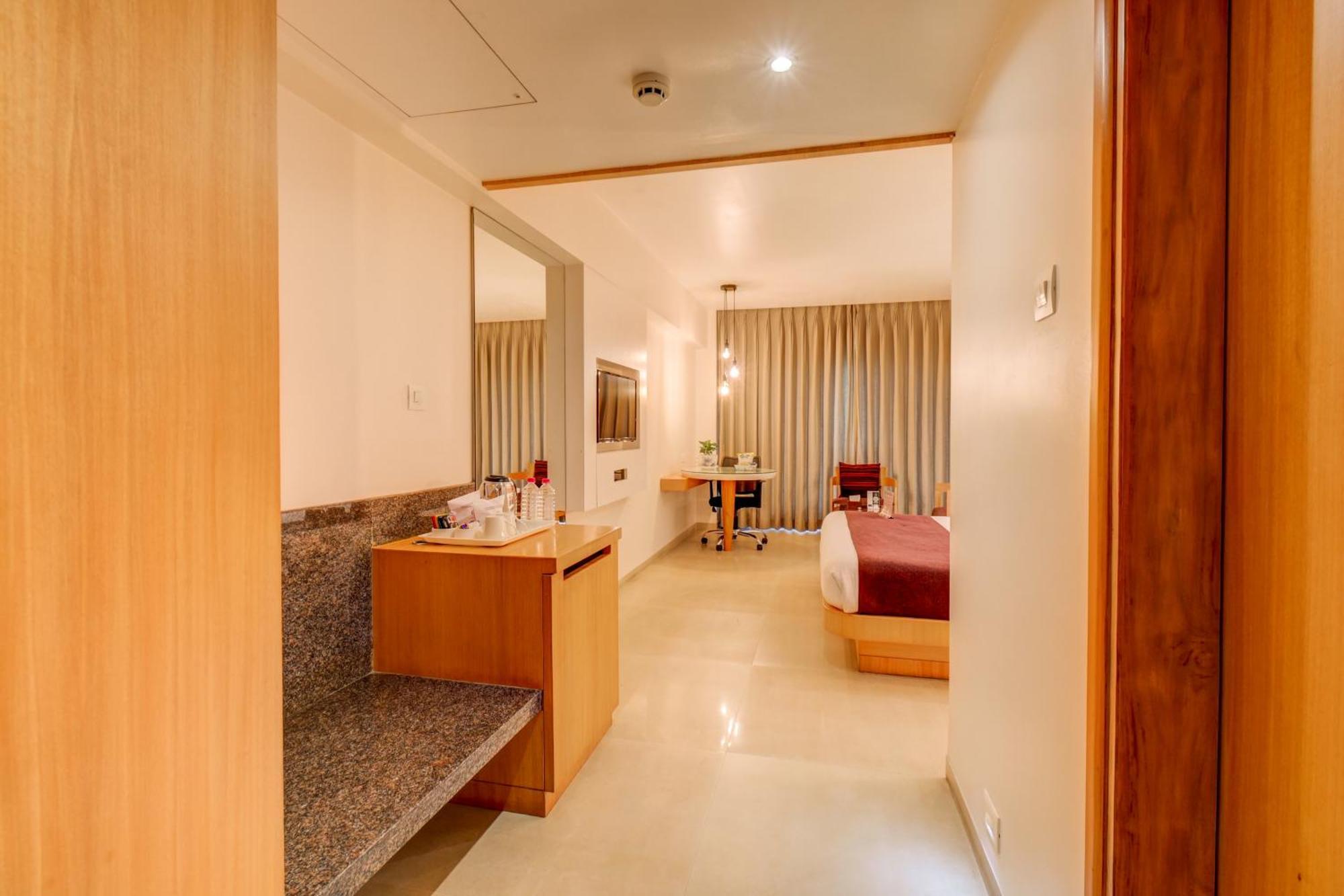 Hotel The Ssk Solitaire & Banquets Nashik