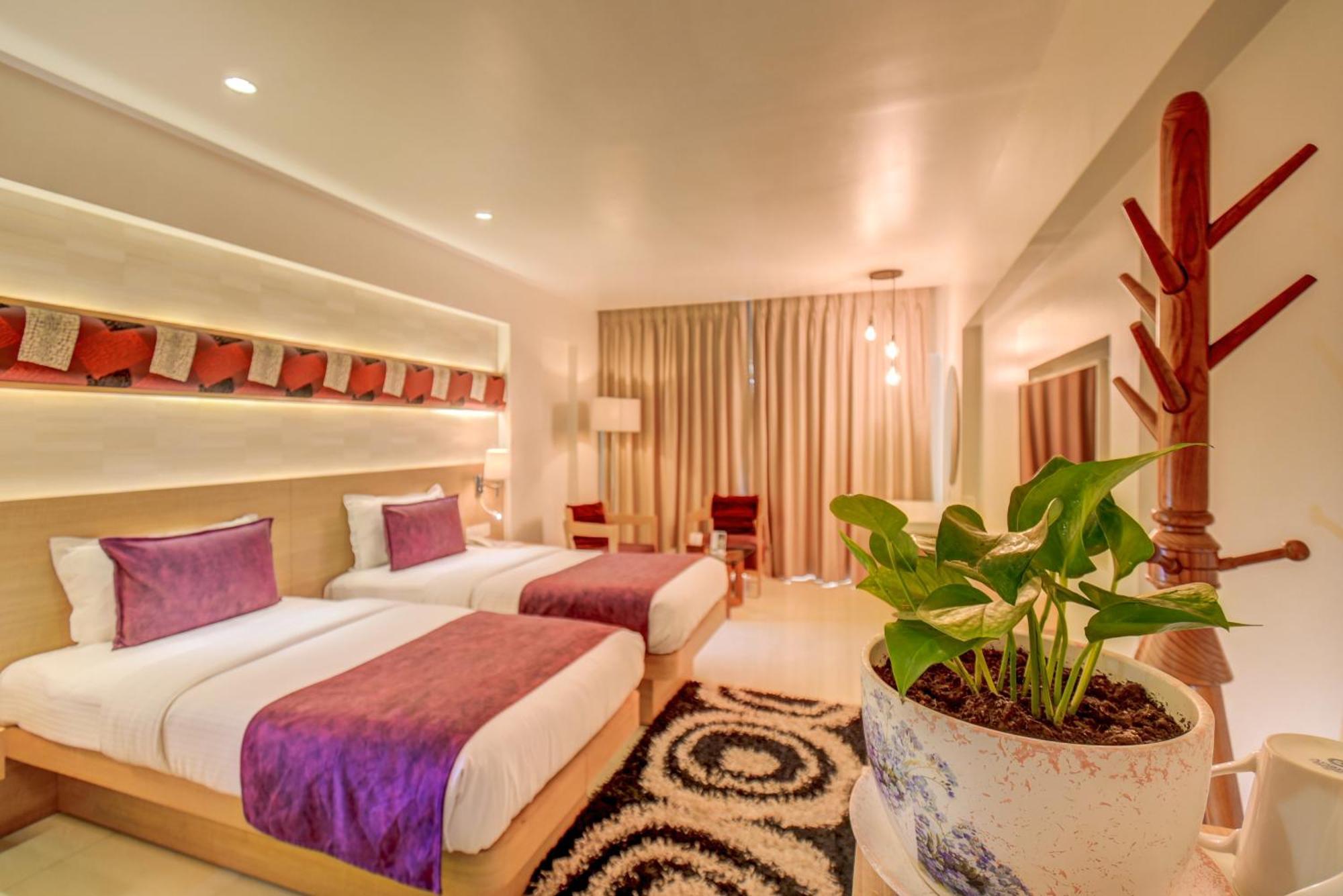 The Ssk Solitaire & Banquets Hotel 3*