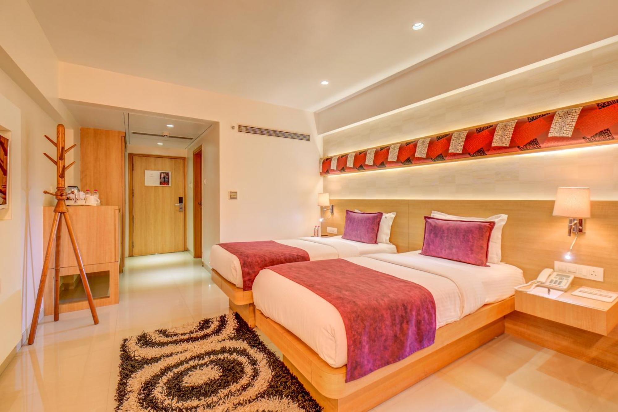 The Ssk Solitaire & Banquets Hotel 3*