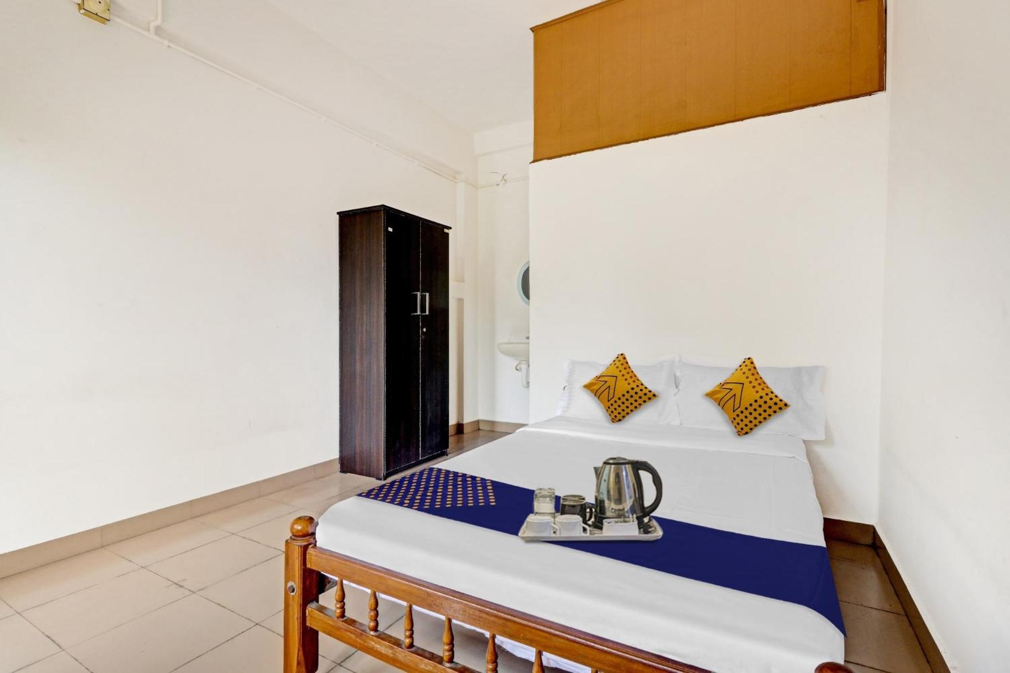 Spot On Jayesh Hotel