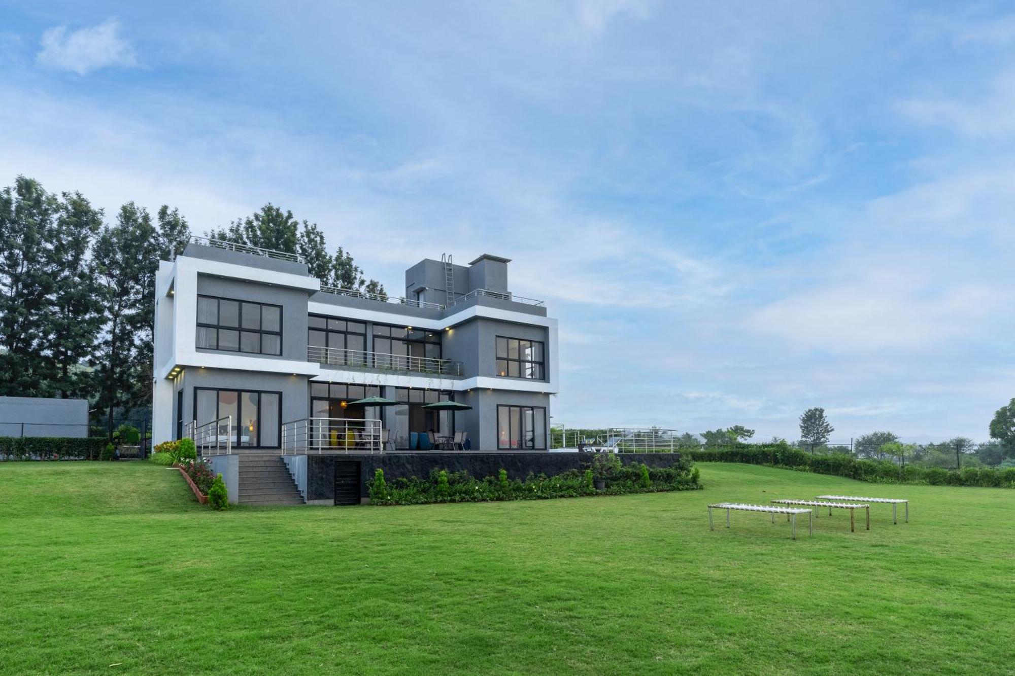 Casa Boho: Chic Retreat With Farm Views And Pool Nashik