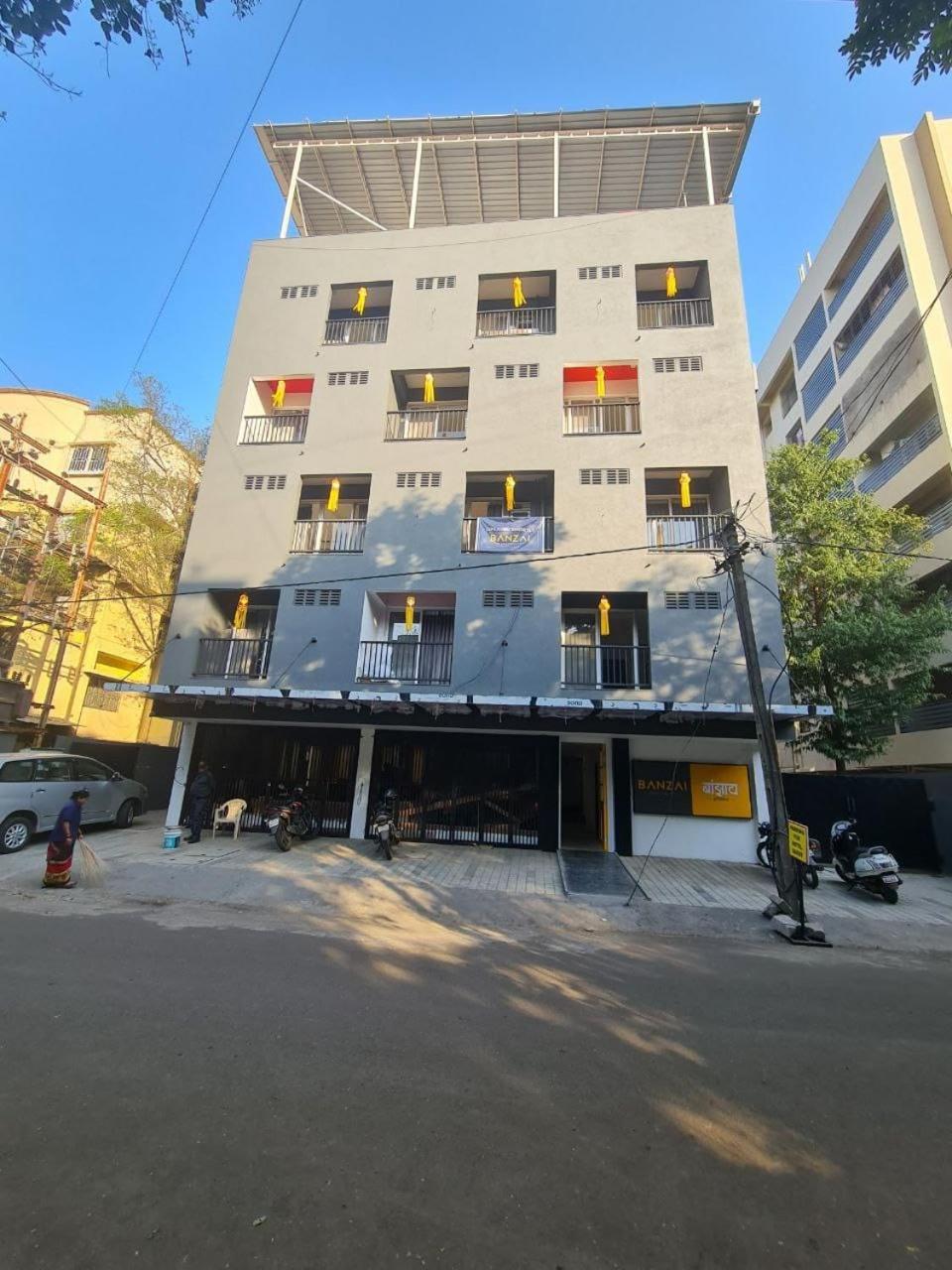 Banzai Hotel 3*
