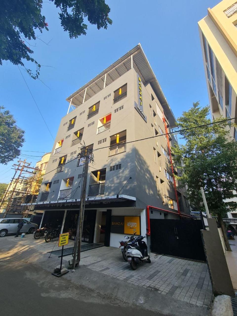 Hotel Banzai 3*