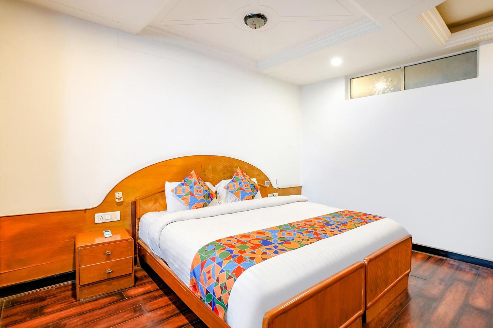 Hotel Fabhotel Silver Ii