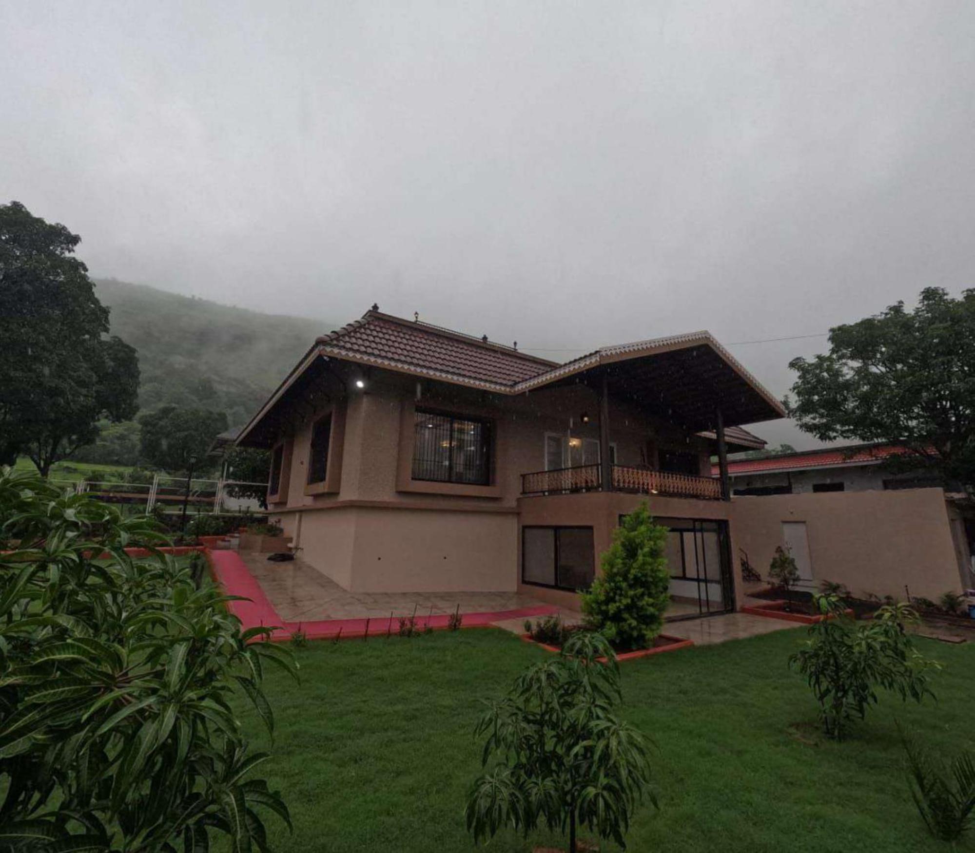 Breeze On The Hills 4bhk *