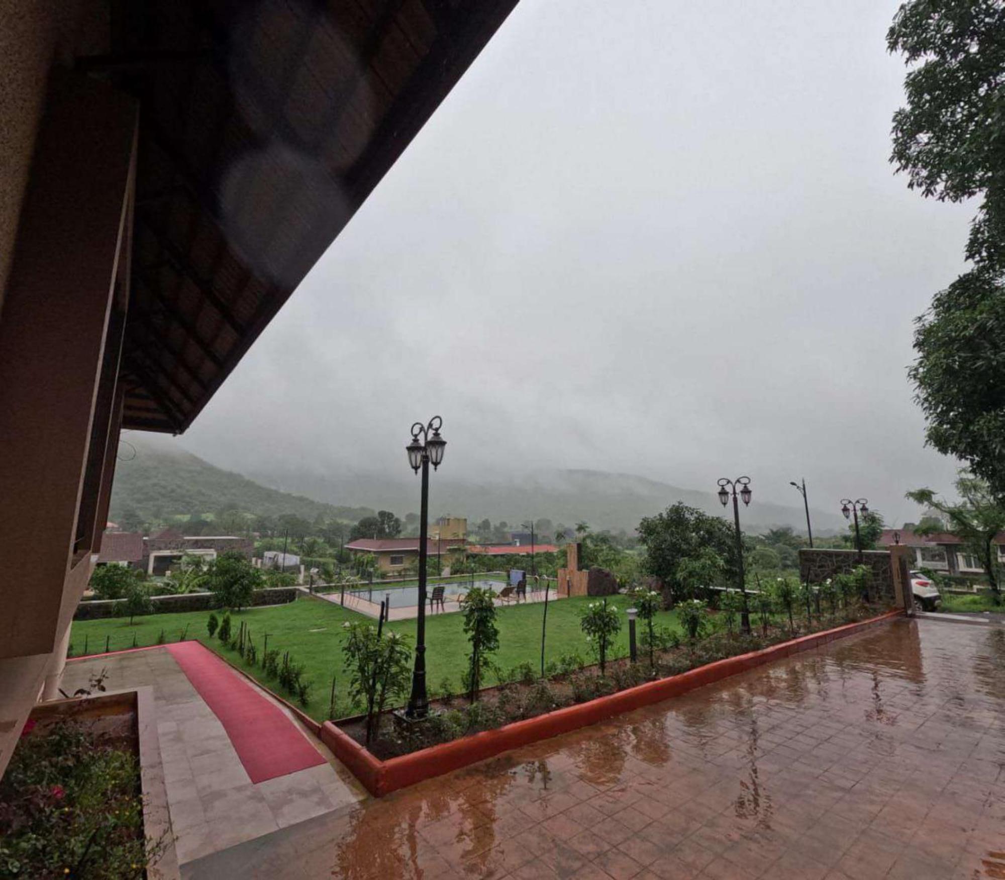 Villa Breeze On The Hills 4bhk