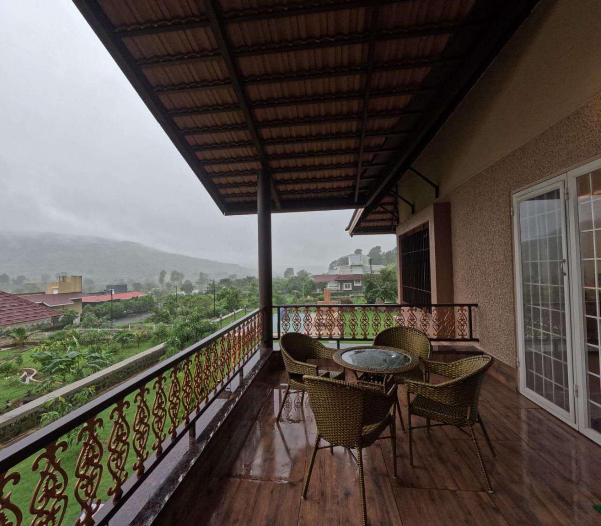 Breeze On The Hills 4bhk