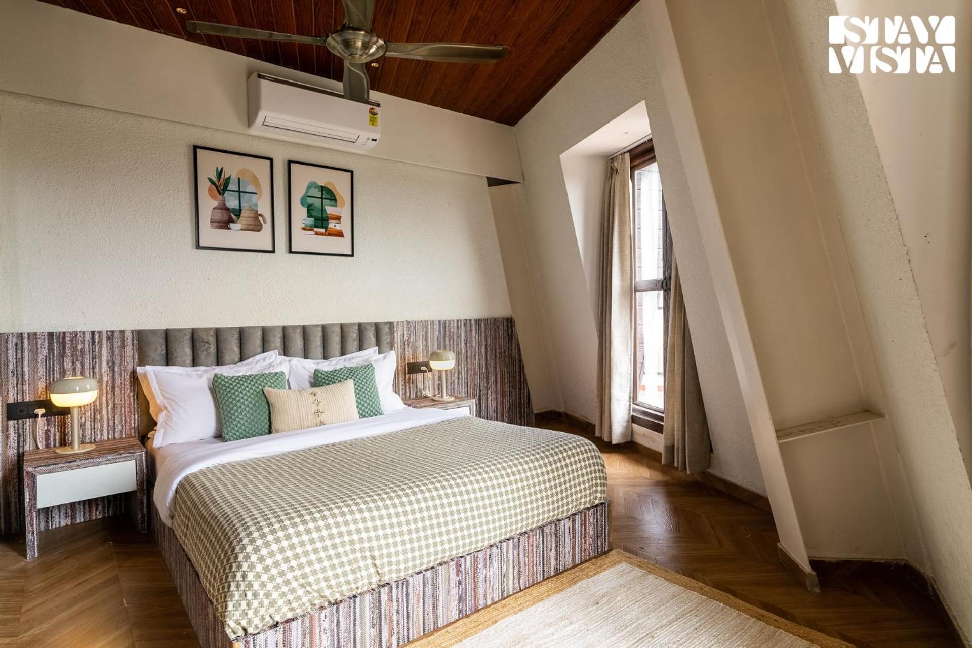 Stayvista's Cerenity Castle - Lakeside Haven With Hill-view, Terrace & Indoor Entertainment * Nashik
