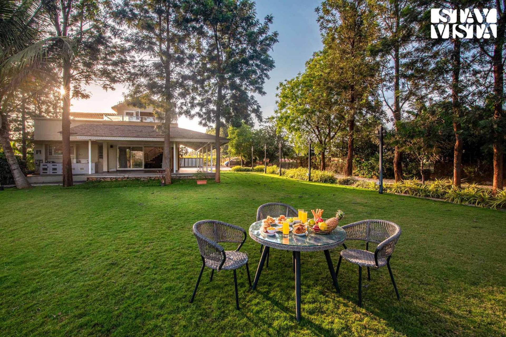 Stayvista's Silver Grove - Serene Haven With Expansive Lawn & Terrace Villa Nashik