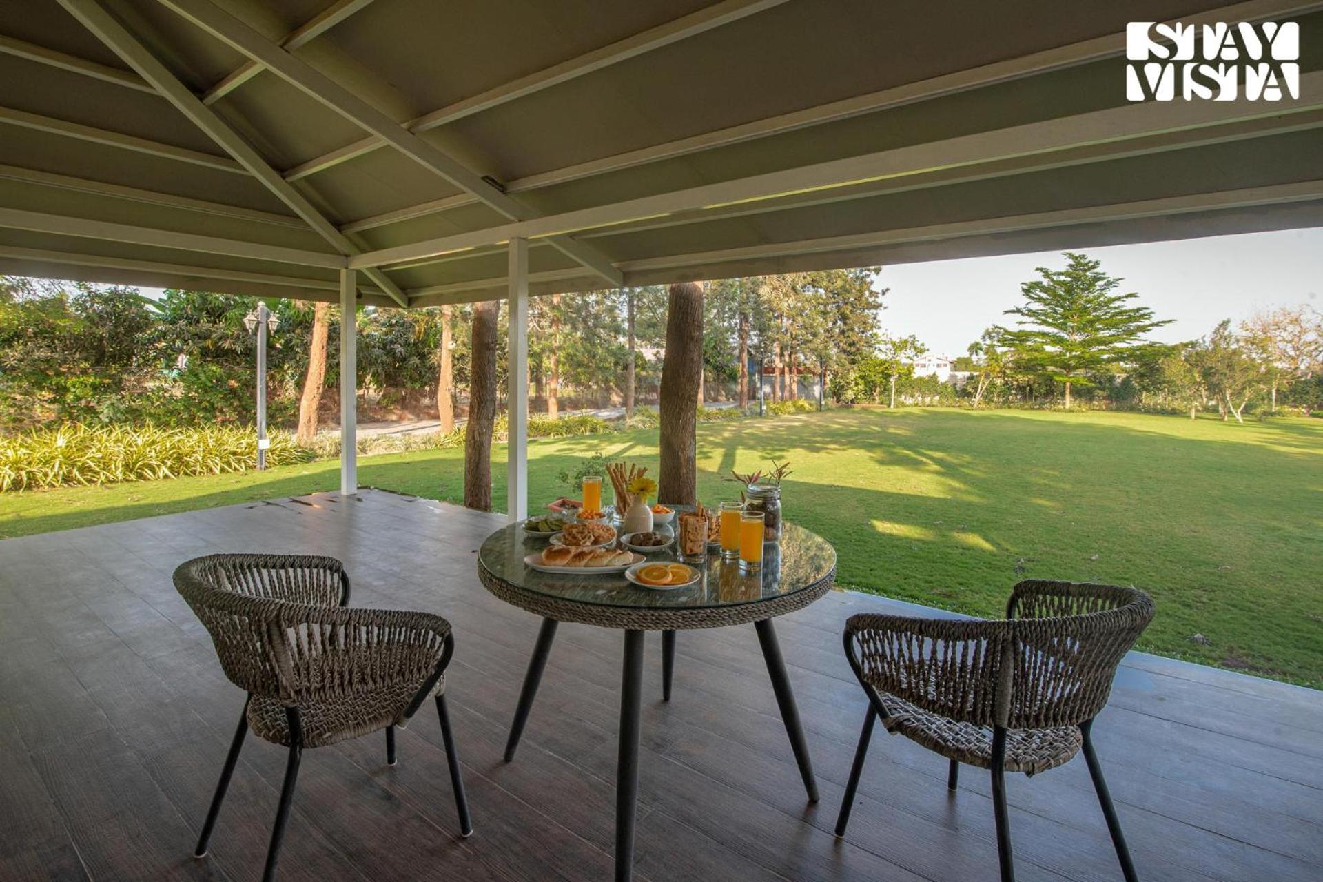 Stayvista's Silver Grove - Serene Haven With Expansive Lawn & Terrace Villa