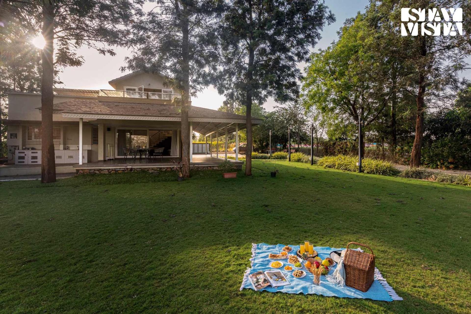 Stayvista's Silver Grove - Serene Haven With Expansive Lawn & Terrace * Nashik