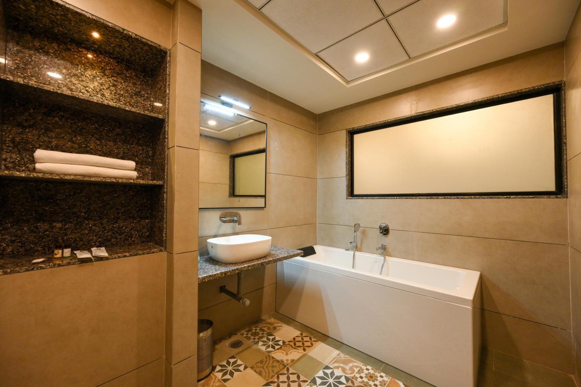 Hotel E&g Courts At Koroli Hill Station *