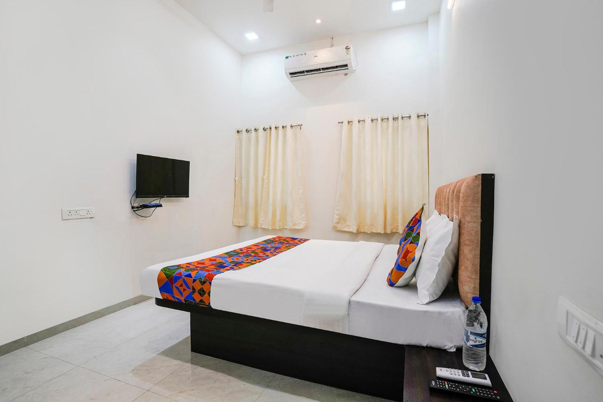 Fabhotel Saroj - Mumbai Naka Nashik