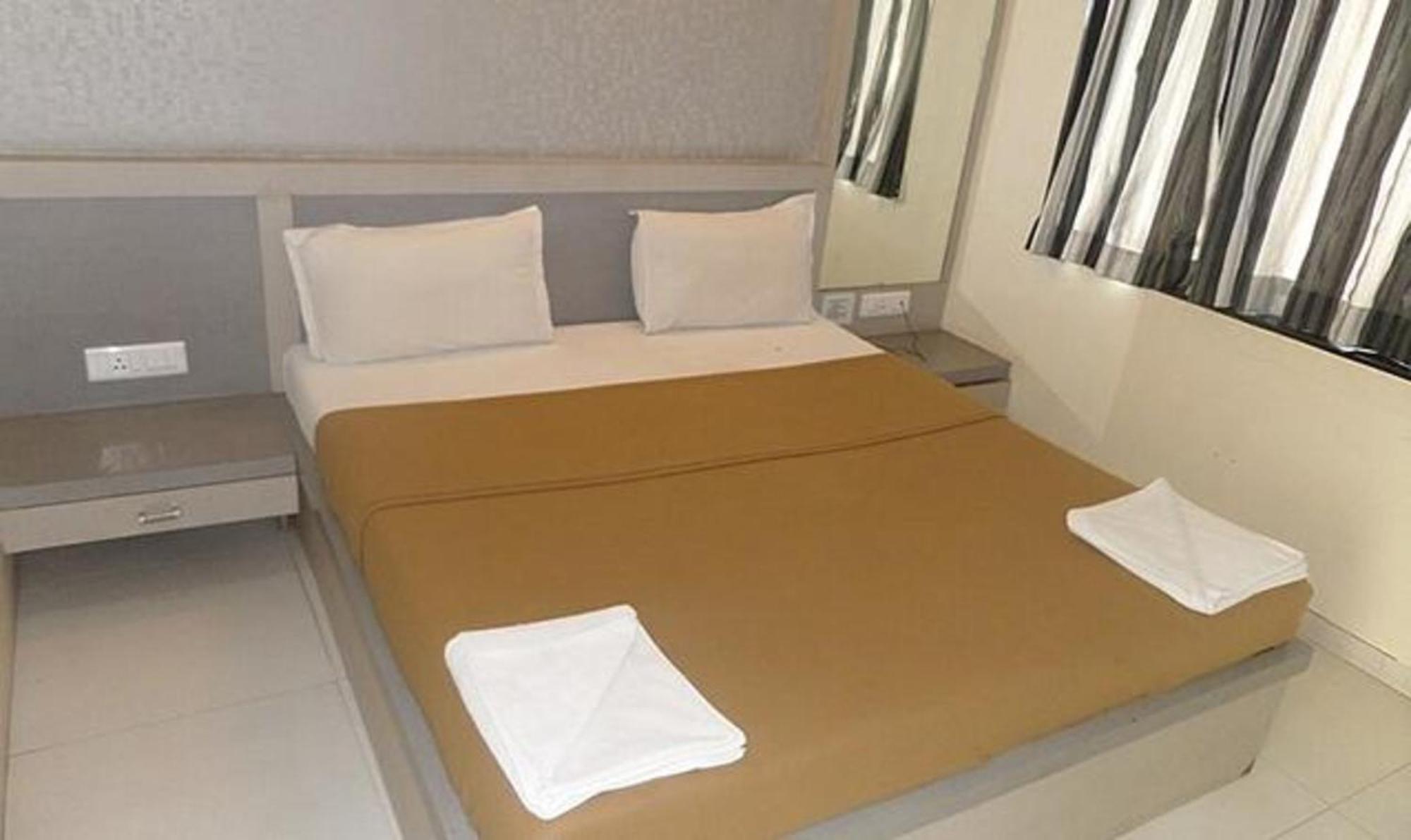 Fabhotel Skylark Inn Hotel