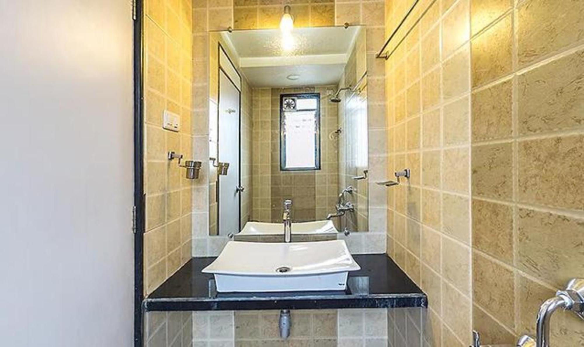Hotel Fabhotel Skylark Inn 2*