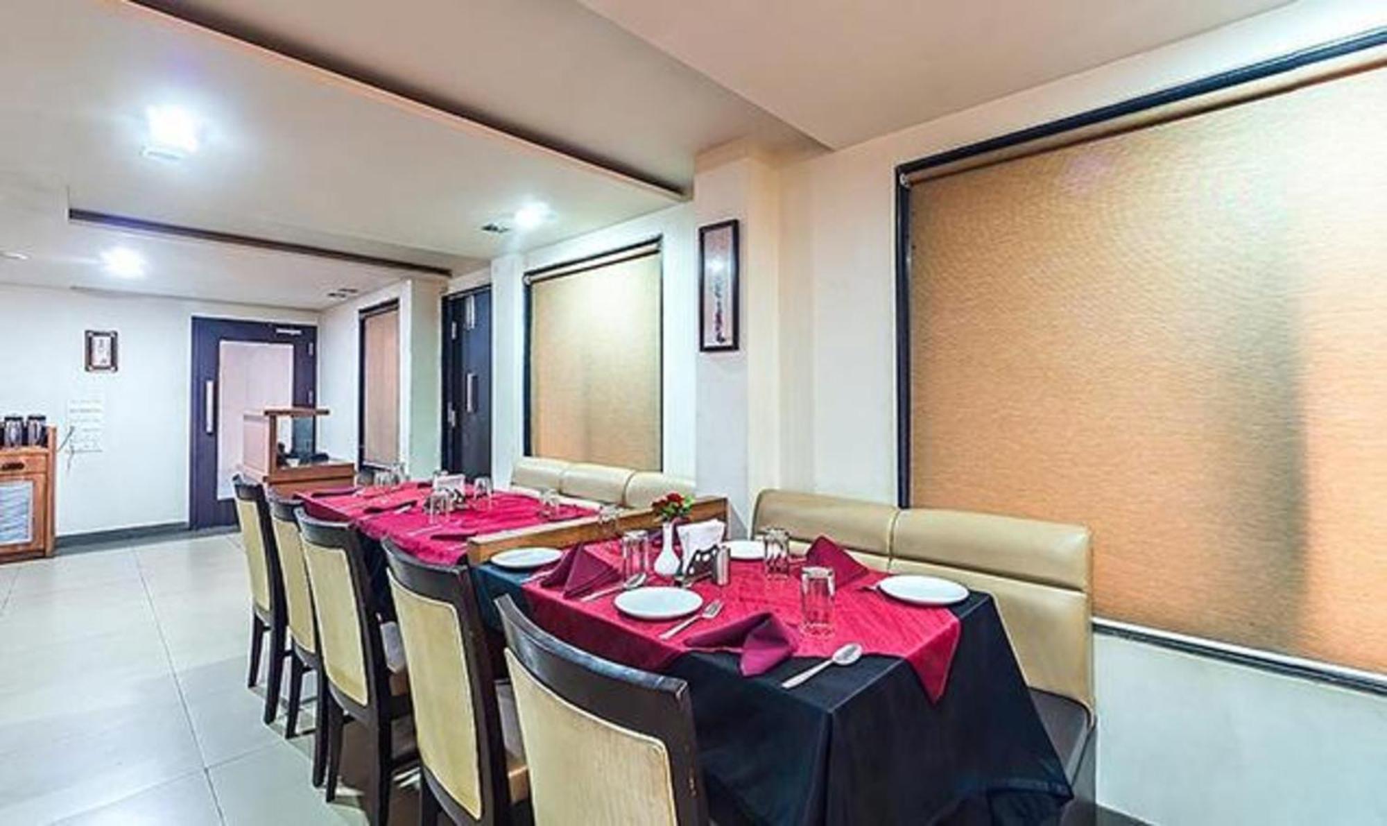 Hotel Fabhotel Skylark Inn 2*