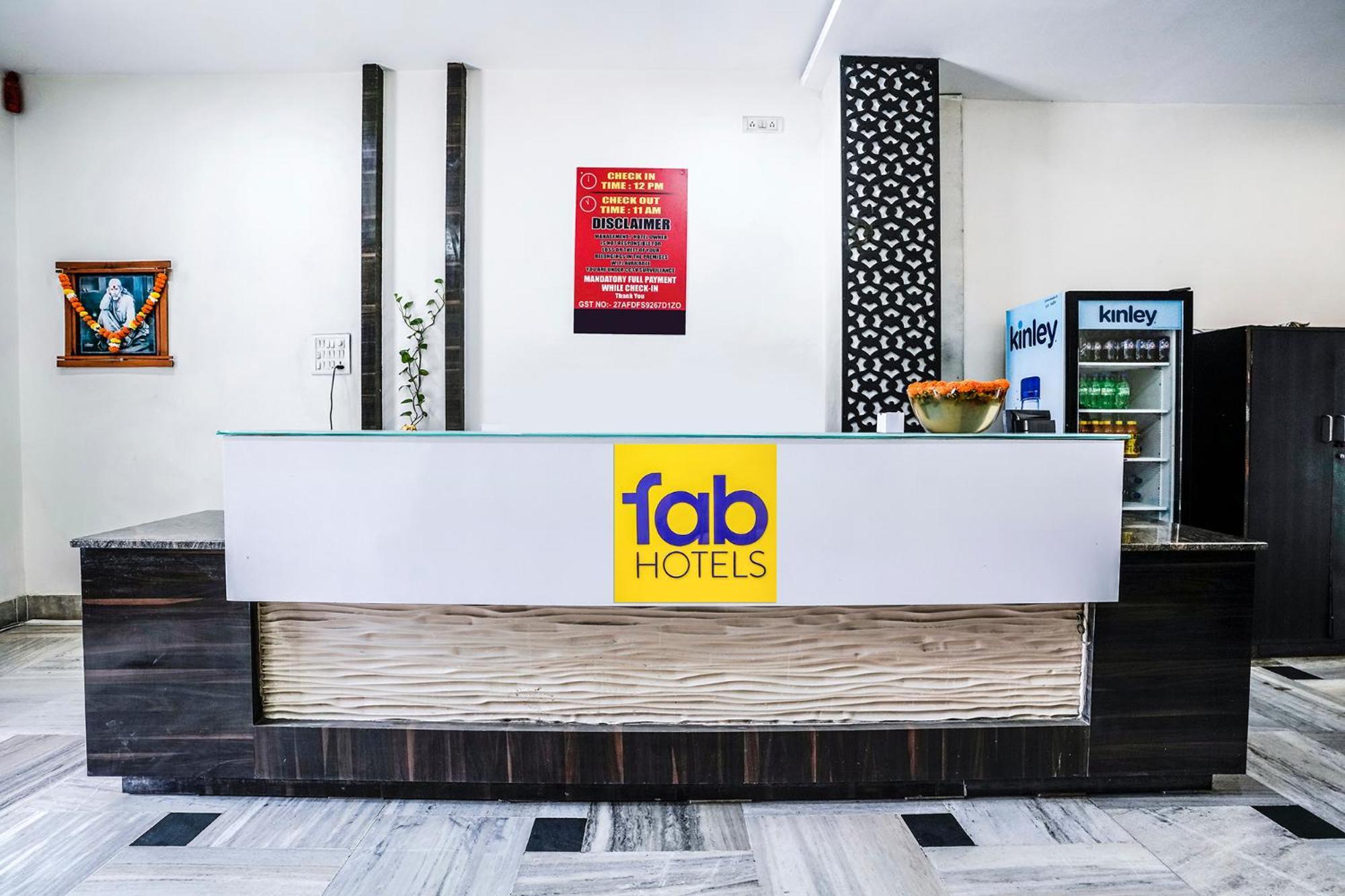 Hotel Fabexpress Raj Tourist 3*