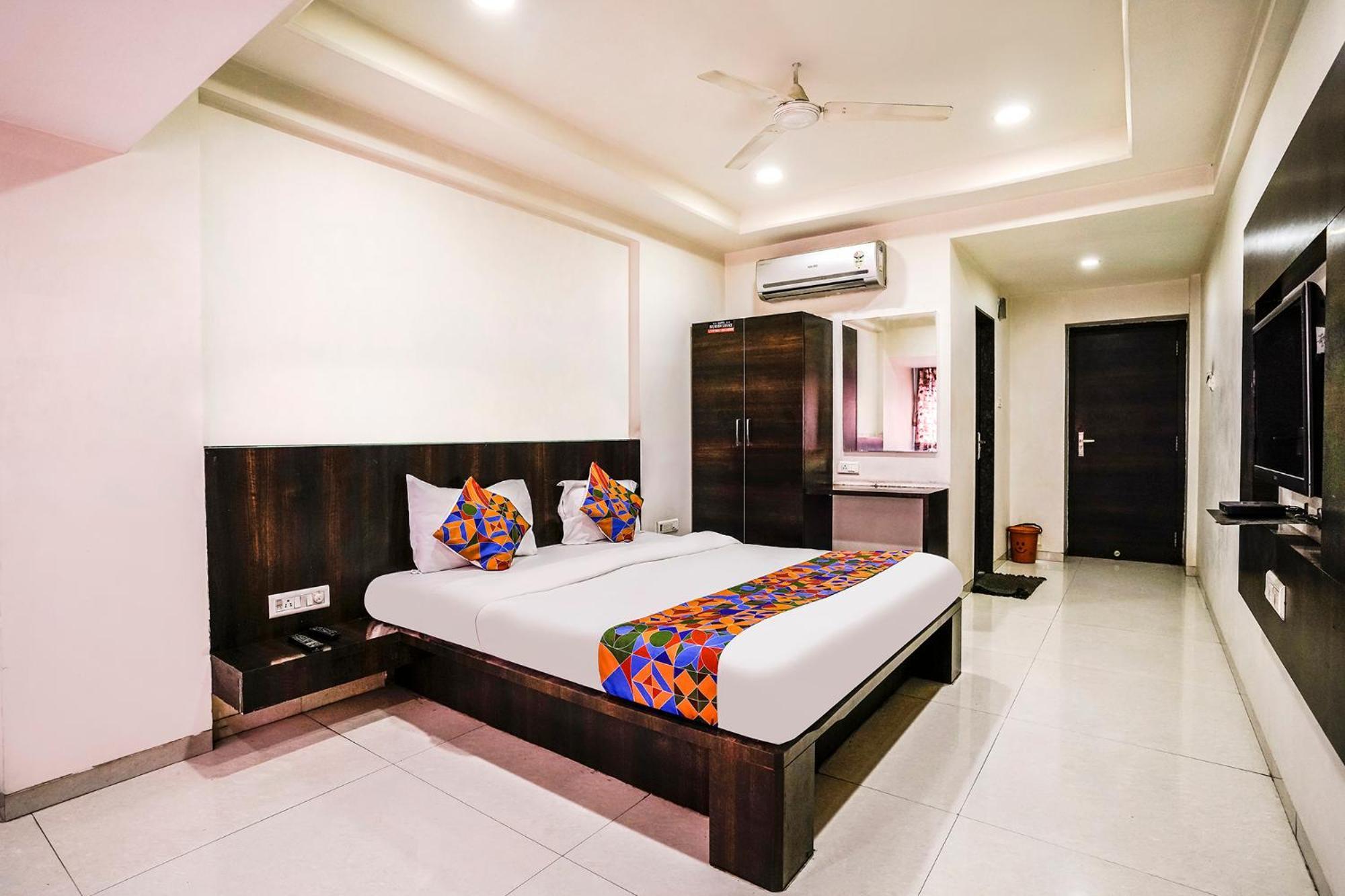 Fabexpress Raj Tourist Hotel