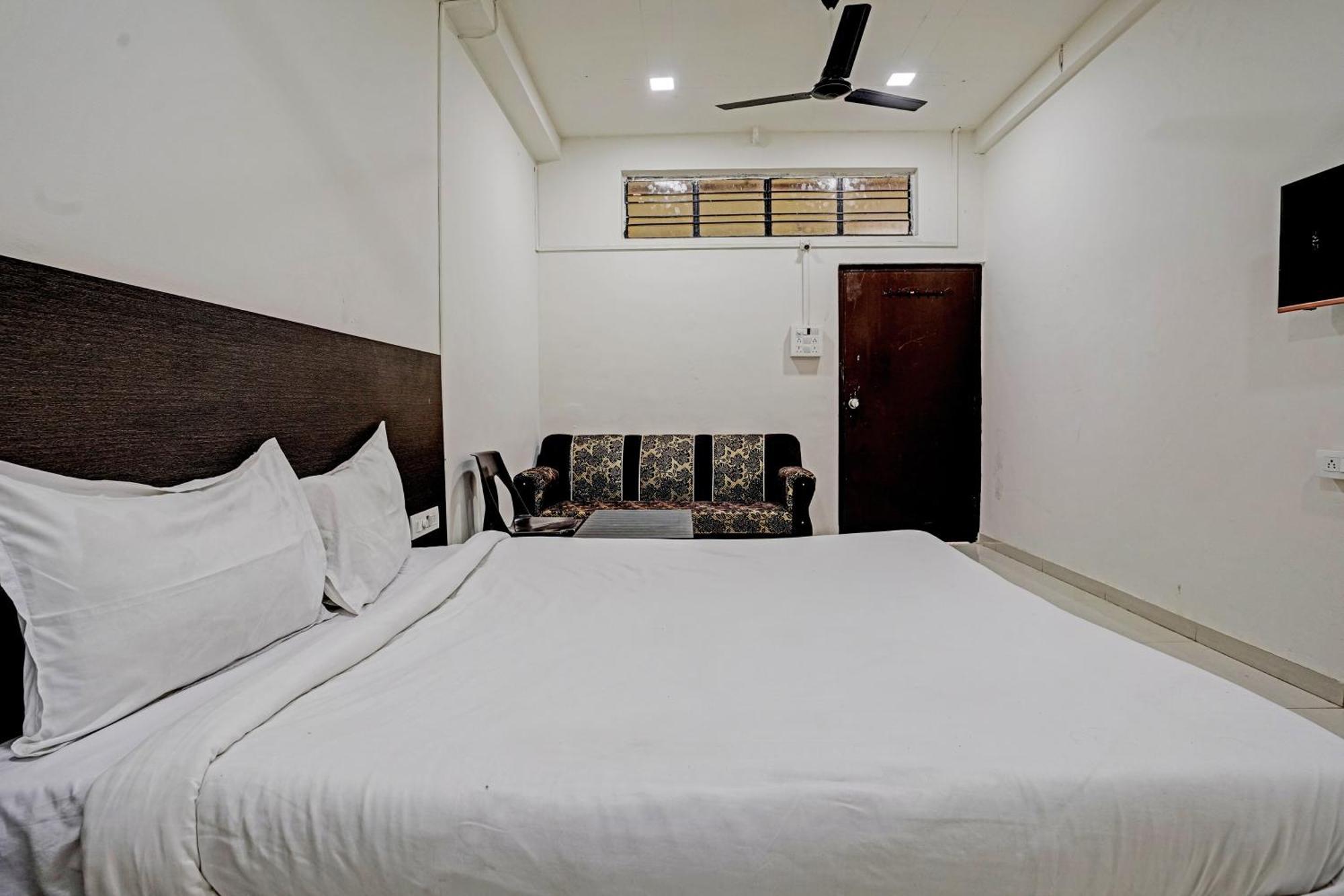 Hotel Oyo Om Sai 4*