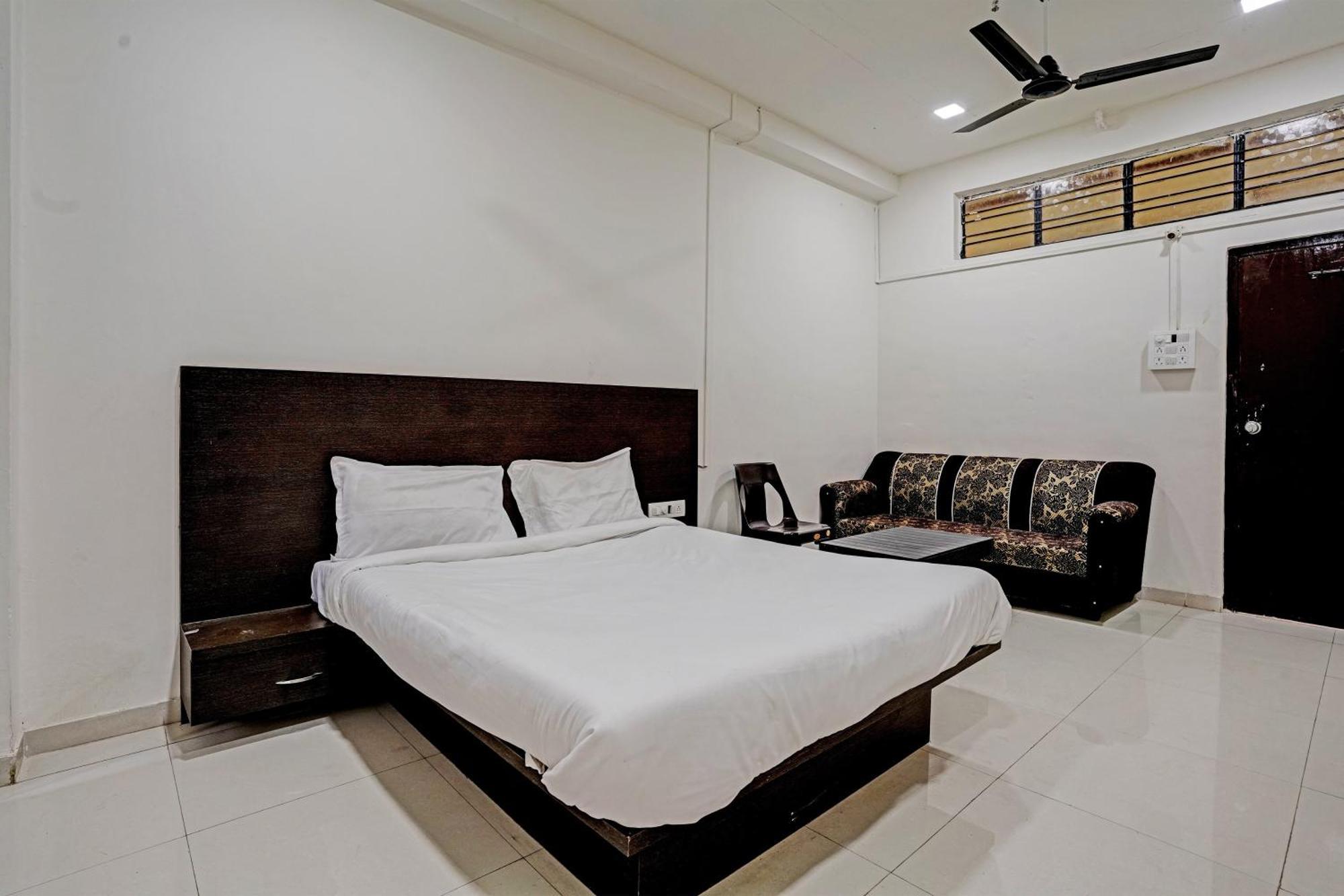 Hotel Oyo Om Sai 4*