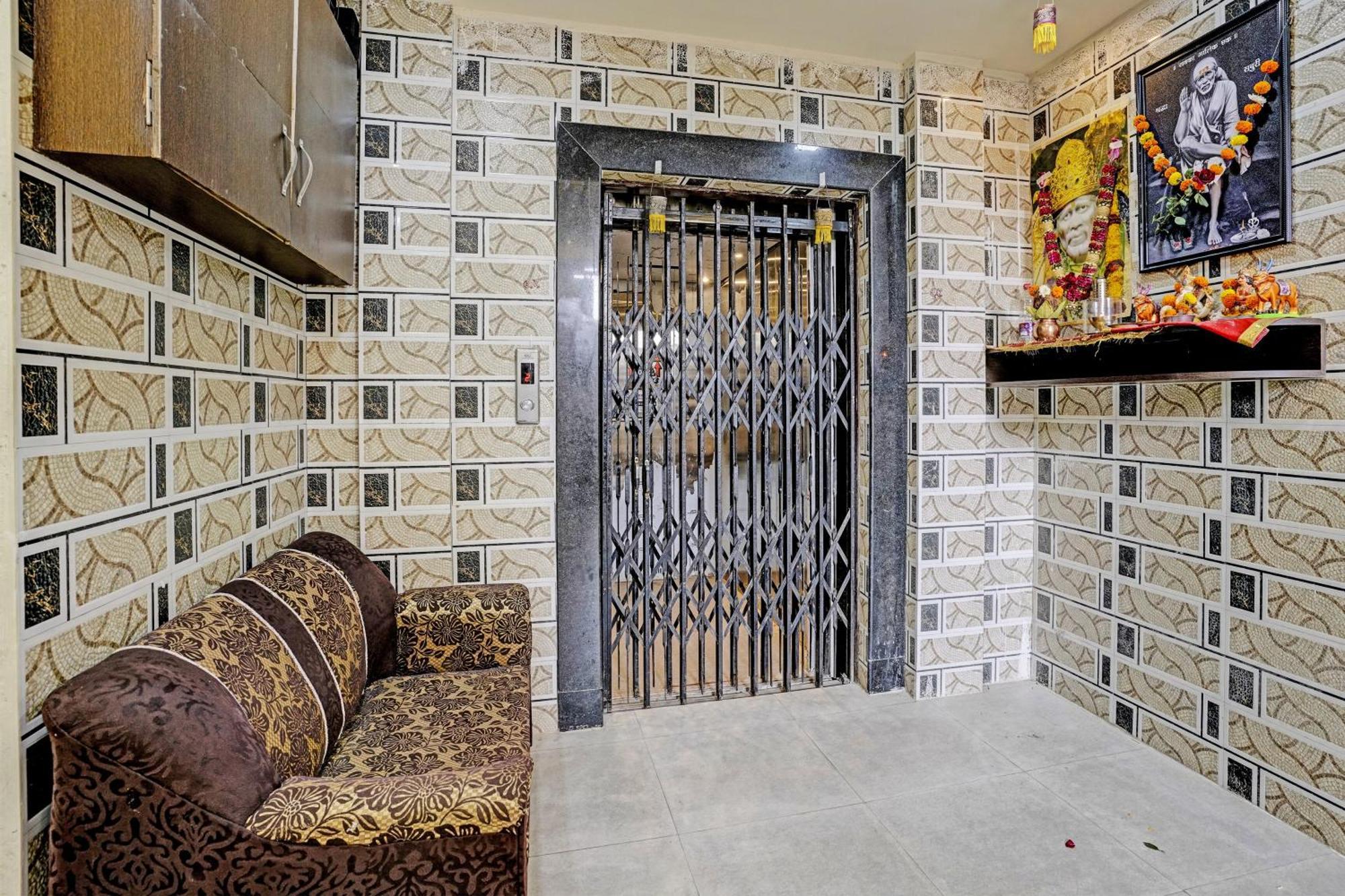 Hotel Oyo Om Sai Nashik