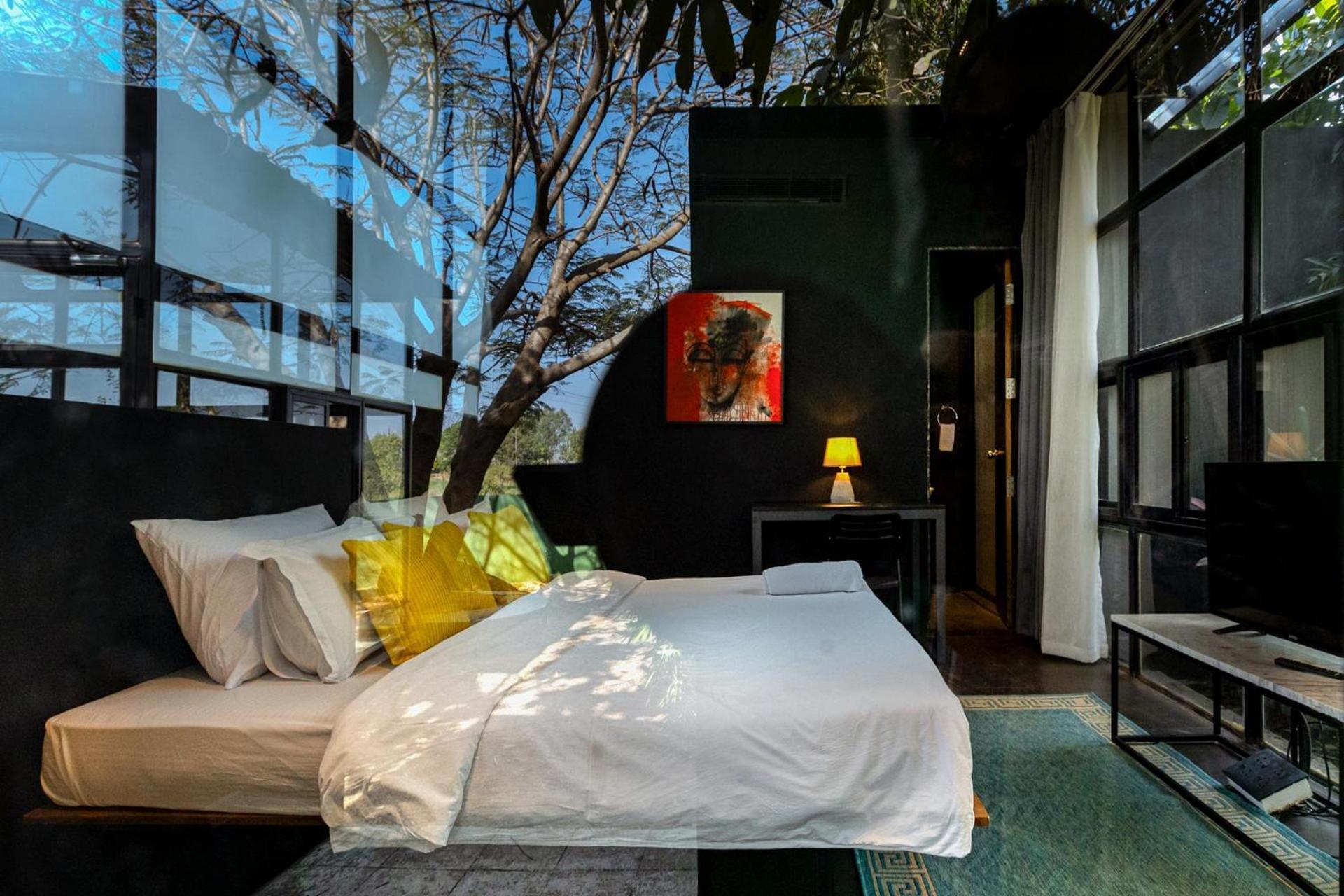 Villa Stayvista's - Lakeview With Spacious Pool & Terrace For Stargazing Nashik