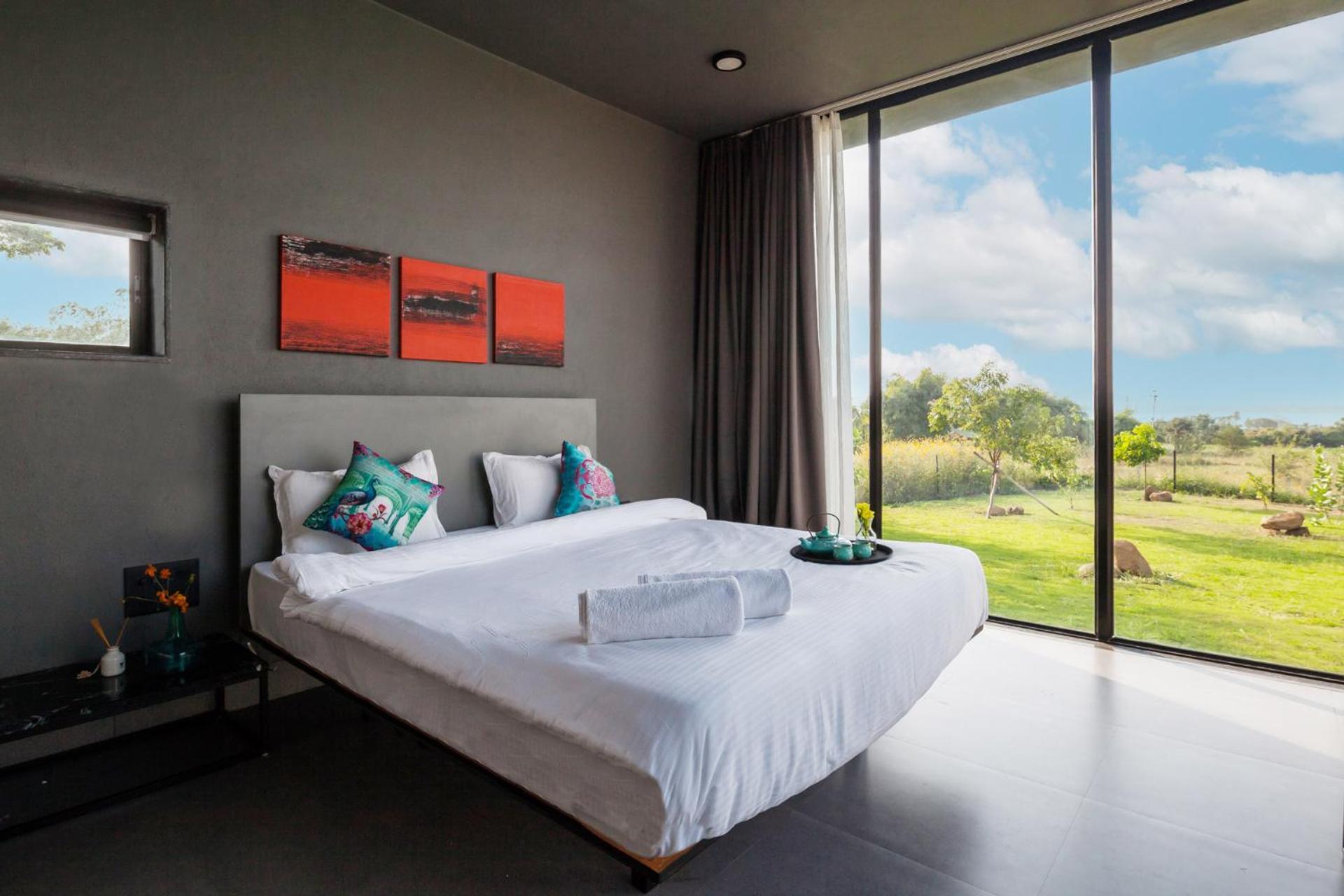 Stayvista's - Lakeview With Spacious Pool & Terrace For Stargazing *